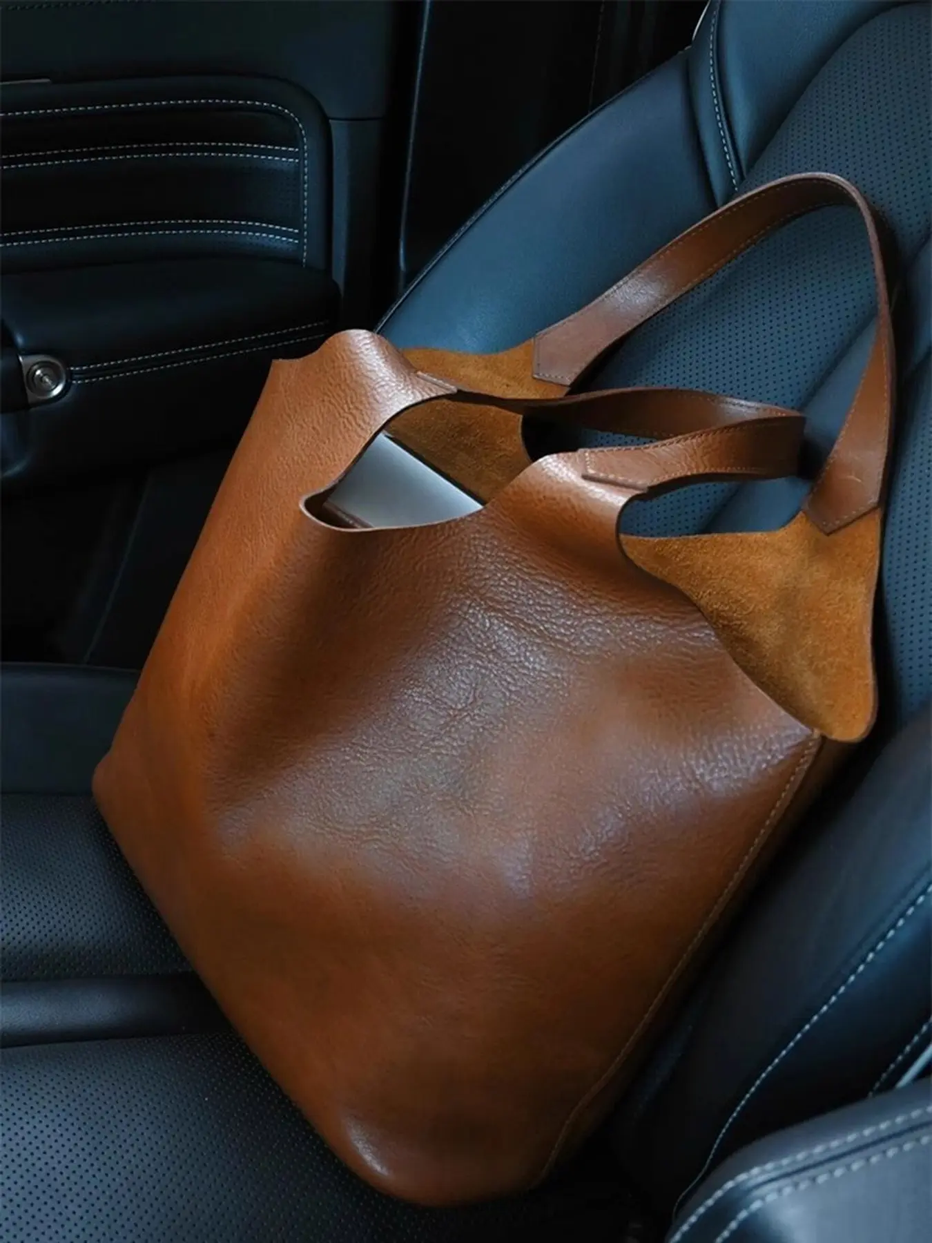 Soft Leather Large Capacity Tote Bag for Women, 2026 New Luxury Unique High-End Laptop Tablet Briefcase, Stylish and Functional, Travel Essentials