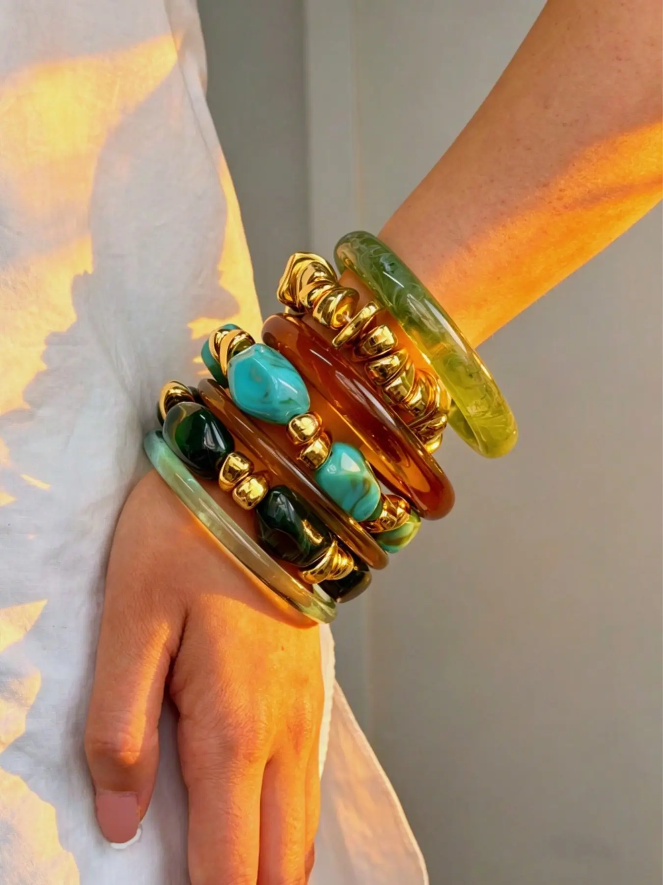 7PCS Luxury Resin Bangle Bracelet Set for Women, Green Marble & Amber Acrylic Bangles with Gold Tone Beads, Vintage Boho Stackable Bracelets, Stackable Design, Statement Wrist Jewelry, Trendy Layered Accessories for Daily Wear, Parties & Gifts
