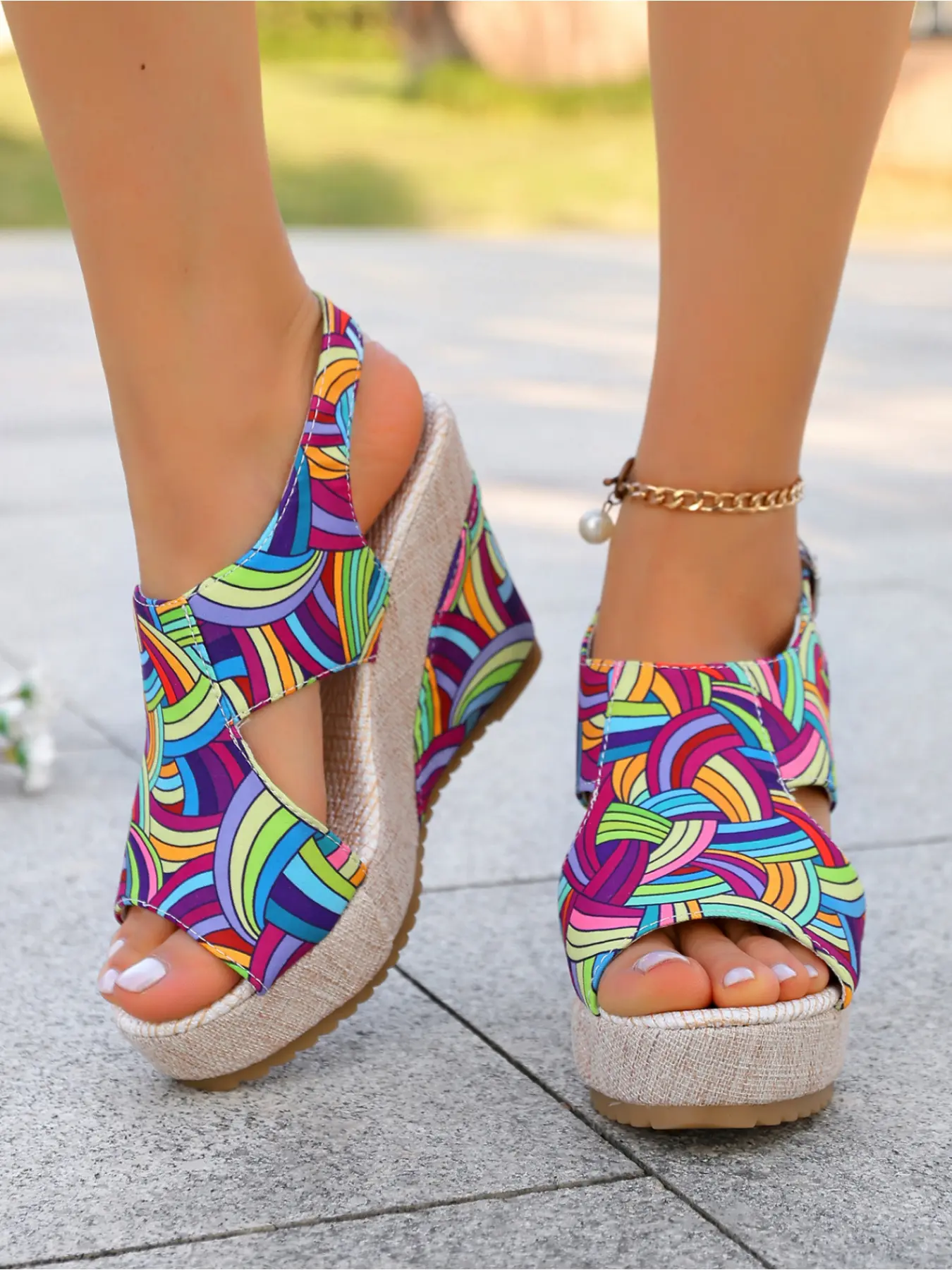 Women's Retro Rainbow Color Block Print Open Toe Platform Heeled Sandals, Woven Thick Heel Back Buckle Toe-Exposing Flats, Beach Sandals for Travel Shopping, Petite Height-Boosting Versatile Summer Slippers