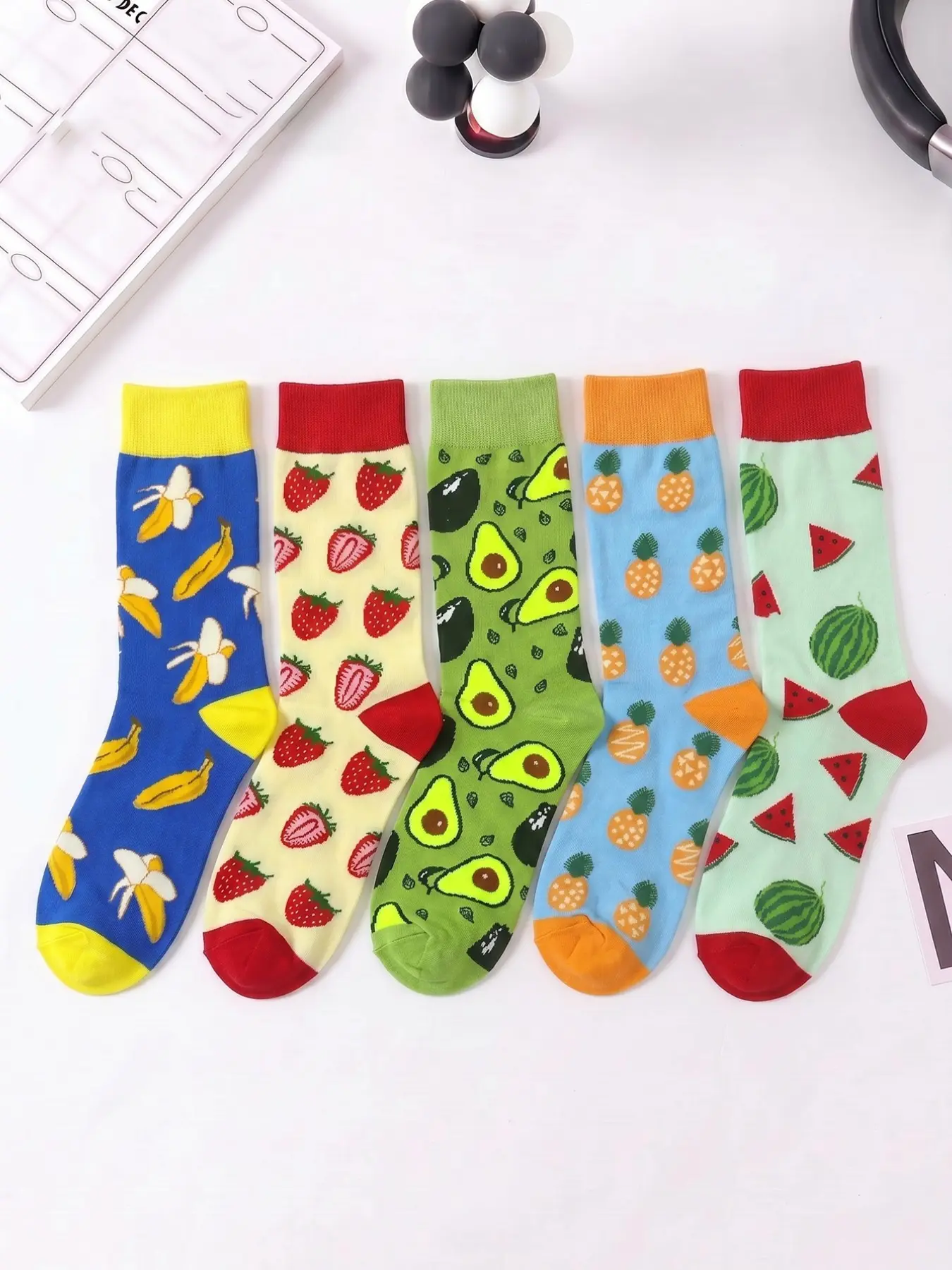 5/10 Pairs Women's Mid-Calf Socks, Strawberry Pattern, Unisex Winter Sports Style, Long Socks for Women, Fun and Happy Socks