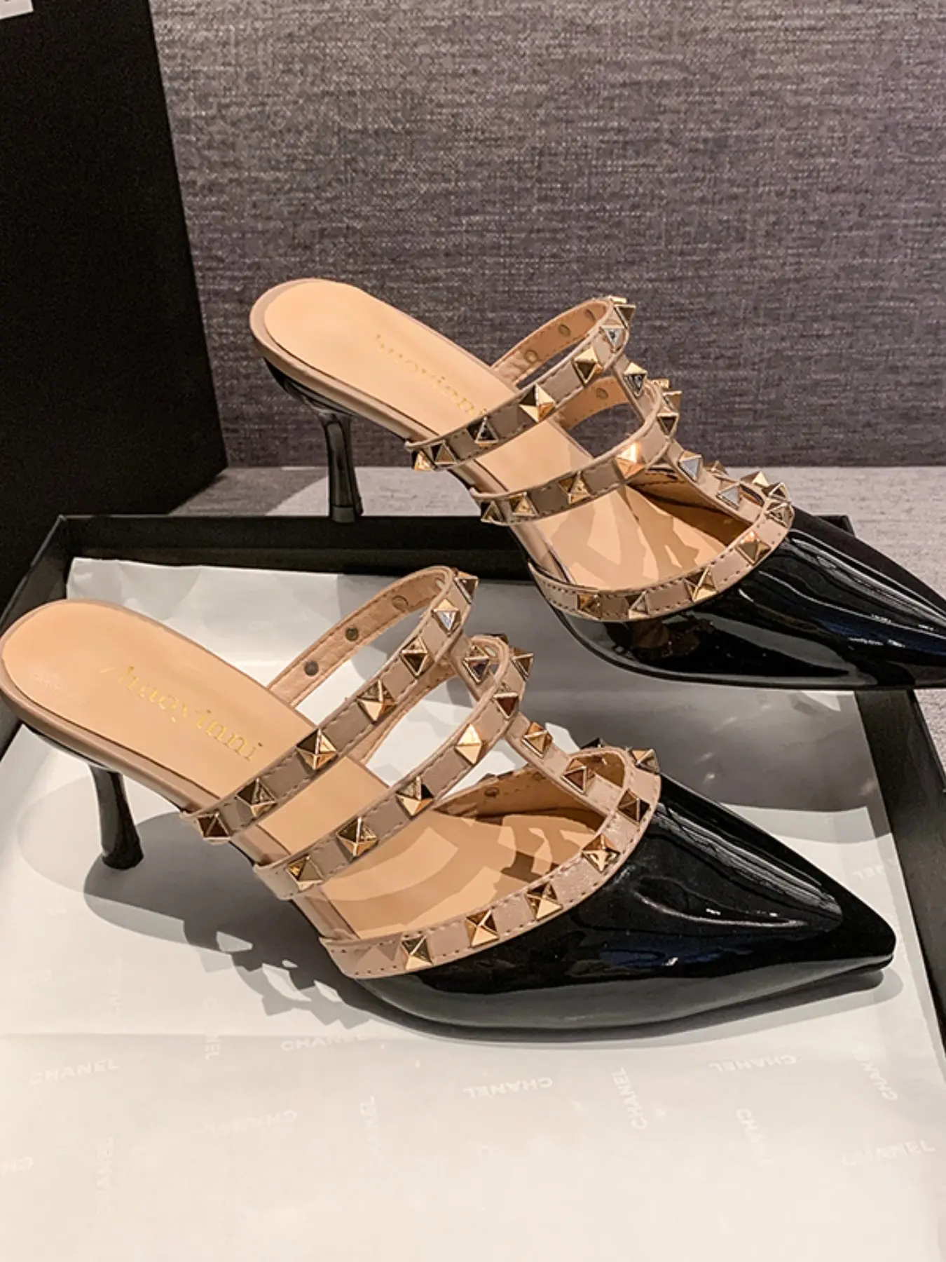 Women's Pointed Toe Triple Pyramid Rivet Strap Mule fashionable pu Slides Slip On Kitten Stiletto Heel Glossy Patent Leather Summer Evening Dress Sandals