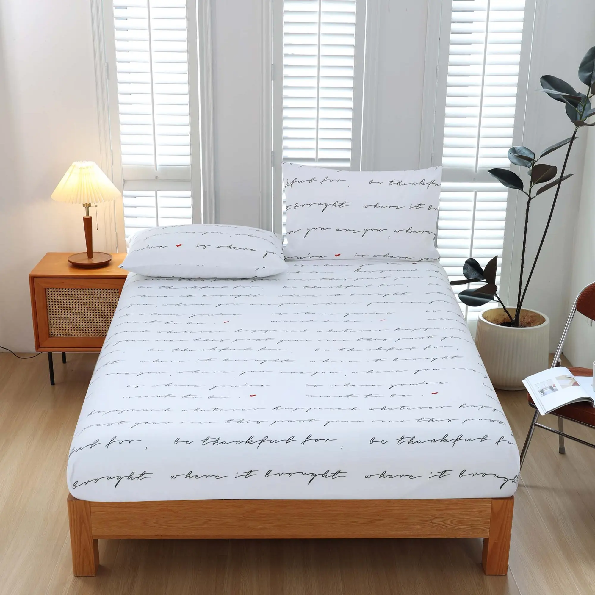 Letter Heart Print Bed Fitted Sheet Set, Includes One Fitted Sheet and Two Pillowcases, Soft and Comfortable, Deep Pocket Design, Ideal for Bedroom and Guest Room
