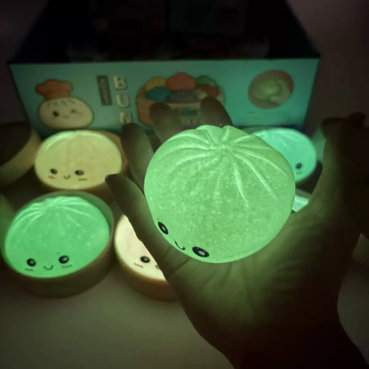 2pcs/4pcs Glow-In-The-Dark Glitter Light Up Dumpling Squishy Surprise, Colorful Stress Balls, Fidget Sensory Blind Box, Random Colors