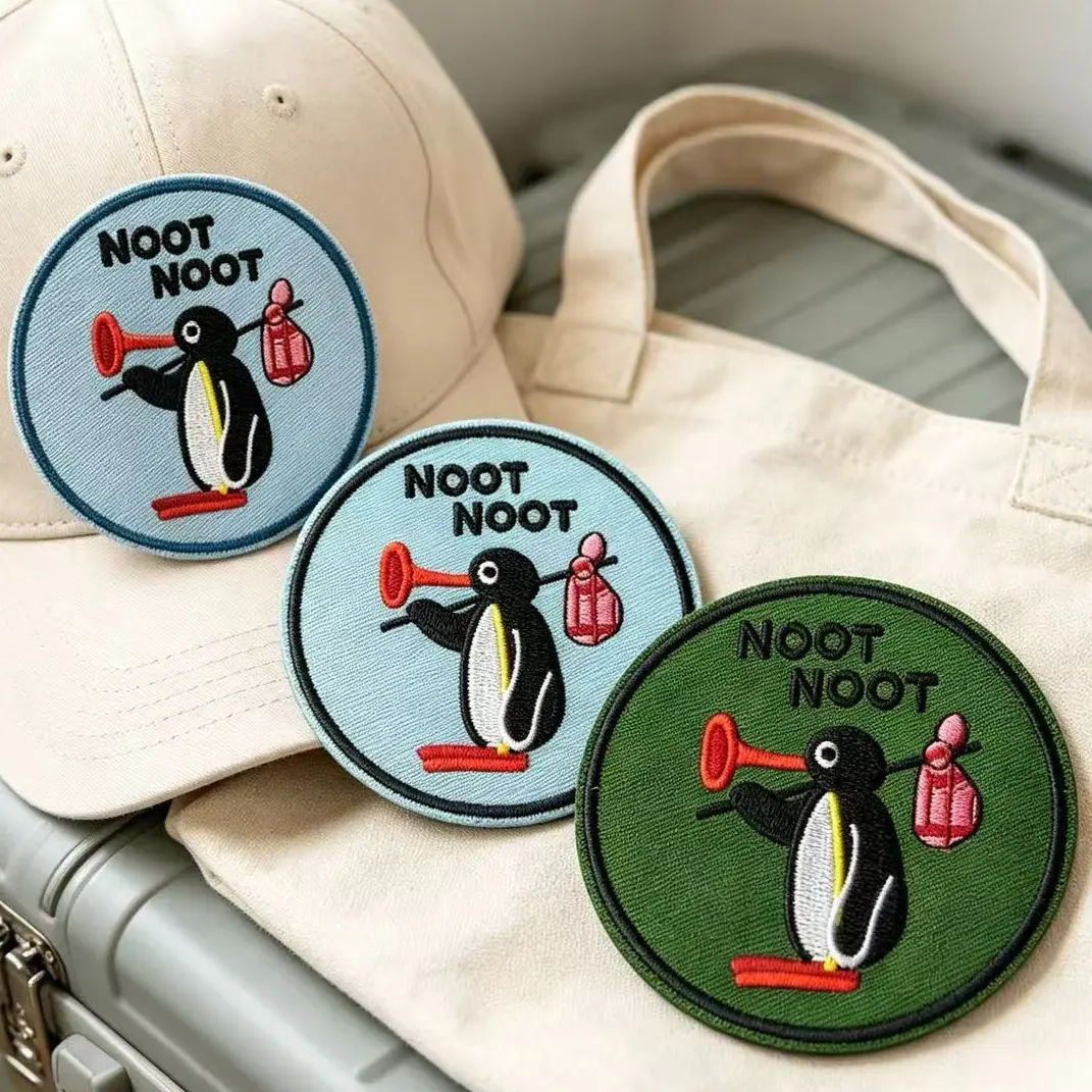 Cute Penguin Pattern Iron-On Patch - Sturdy Fabric Badge, Easy Iron-On Application, Sewable, Ideal for Jackets, Bags, Animal Themed Gifts