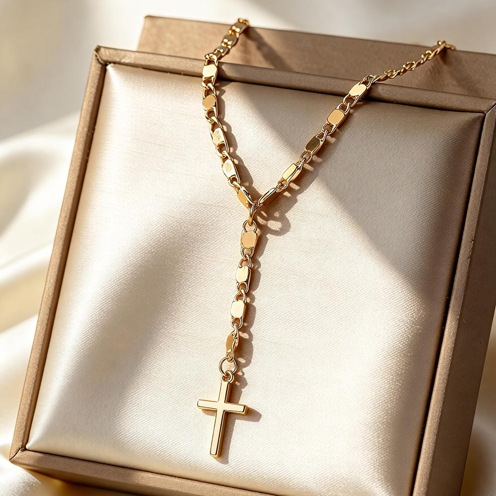 Women's Lip Chain Cross Pendant Necklace, Simple Design Faith Jewelry, High-Quality Ladies Accessory,