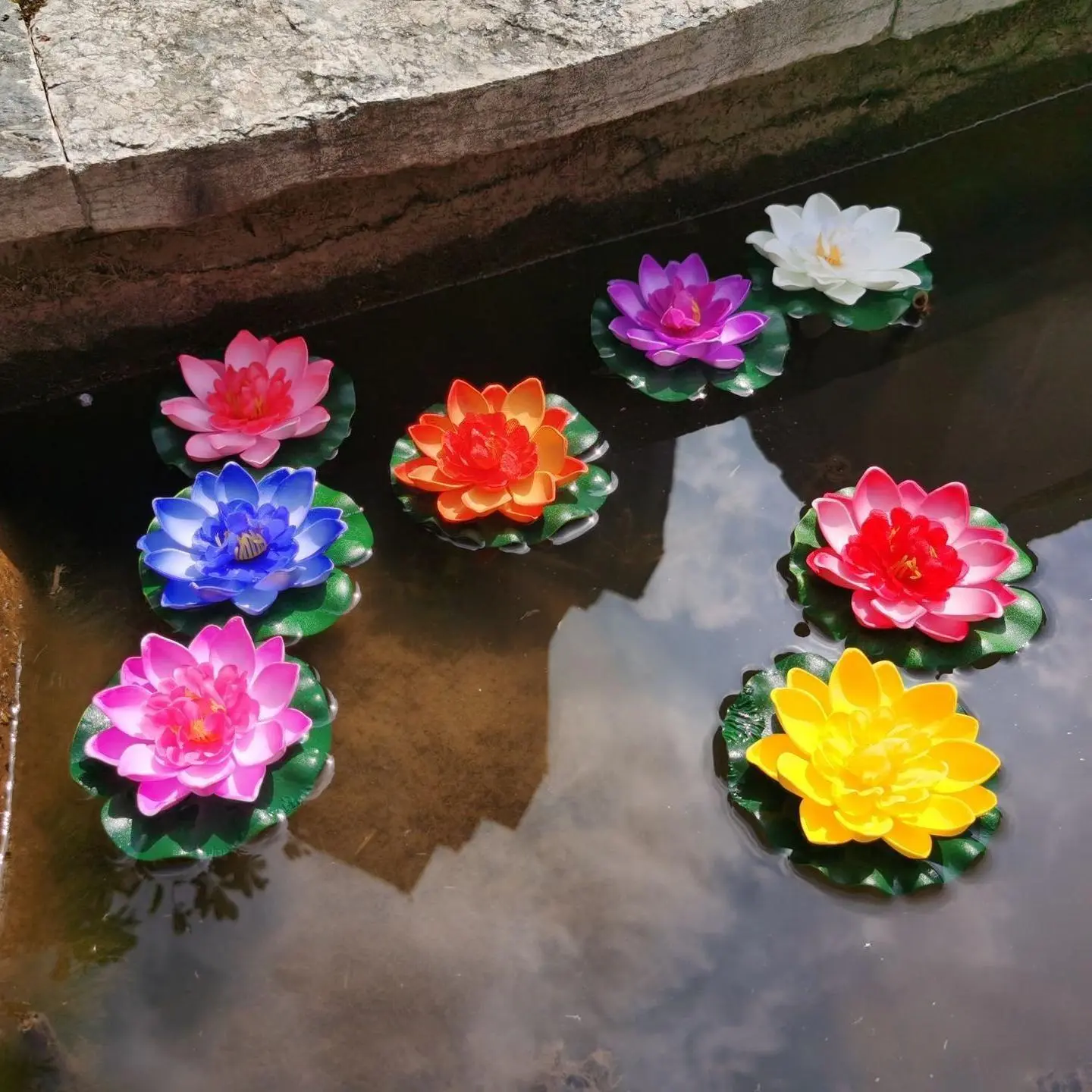 5Pcs 3.93" Artificial Floating Lotus Flowers – Realistic Foam Water Lily Pond Decor, Lifelike Lotus Blooms for Aquarium, Diwali, Buddha Table & Outdoor Garden Landscape Decoration
