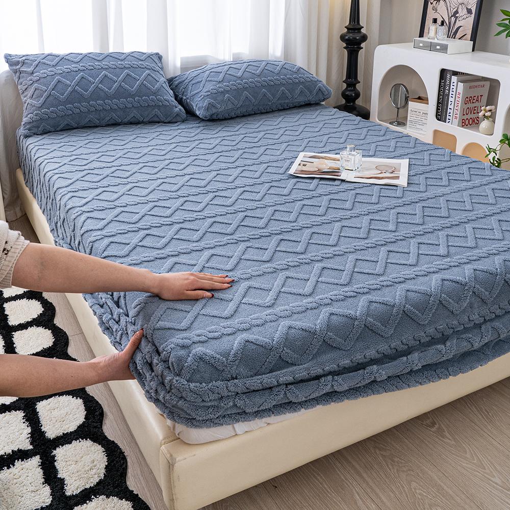 Premium Velvet Fitted Sheet Set 3PCS/4PCS, Ultra Soft Cloud-Like Feel, Breathable Lightweight Bedding for Spring Summer, Deep Pocket Full Elastic Non-Slip Fit, Shrink Fade Resistant, Hotel Dorm Home Use