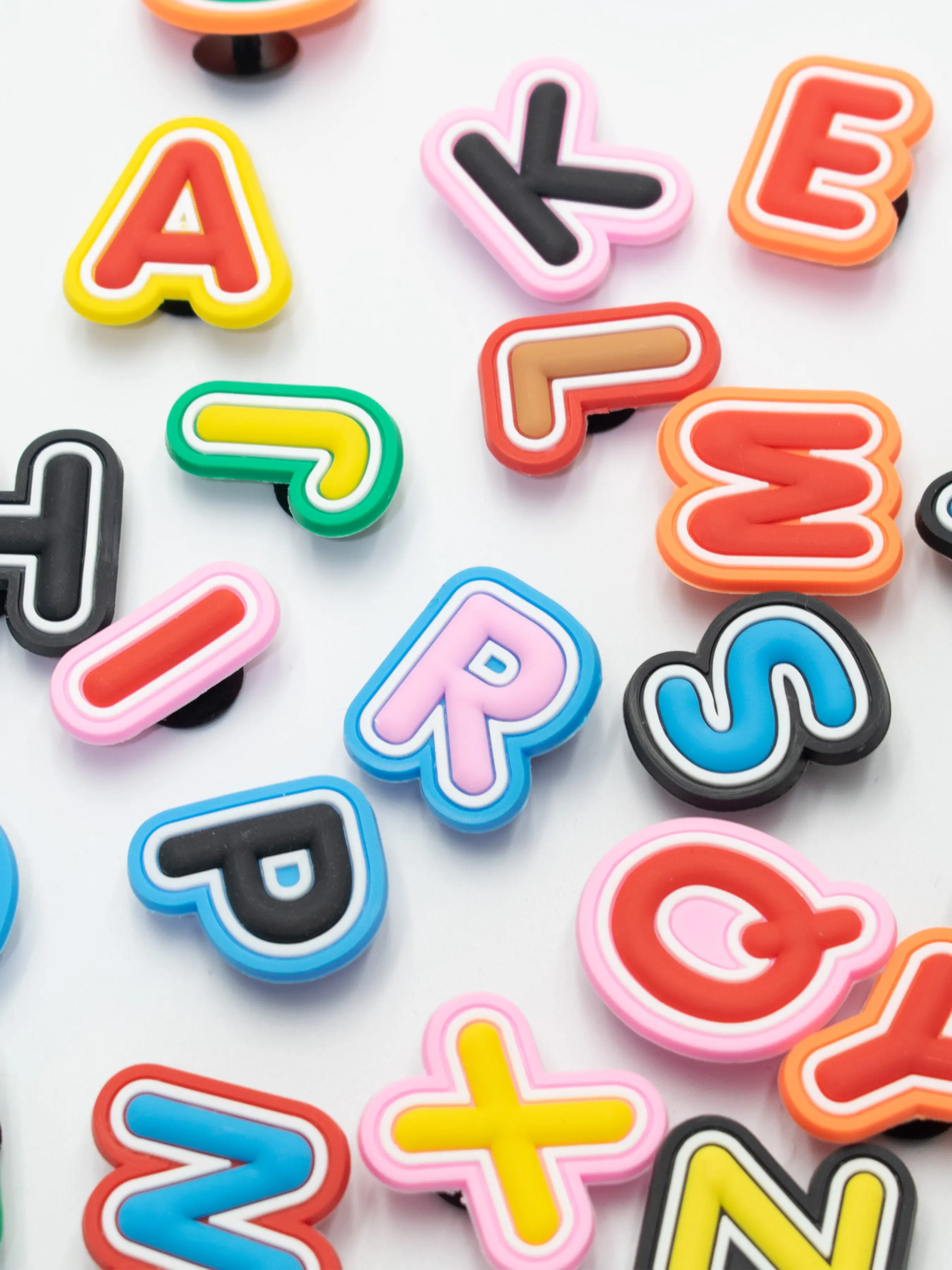 Customizable Letter Holes Sandals, DIY Name Decoration, Unique Design, Single Pair, Personalized Footwear Accessory, Shoe Accessories, Cute Shoe Charms