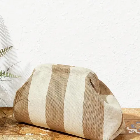 Simple and soft design, curved cloud handbag, elegant women's multifunctional handbag, suitable for storing cosmetics and headphones, suitable for daily commuting and friend gatherings, Daily Commute Bag