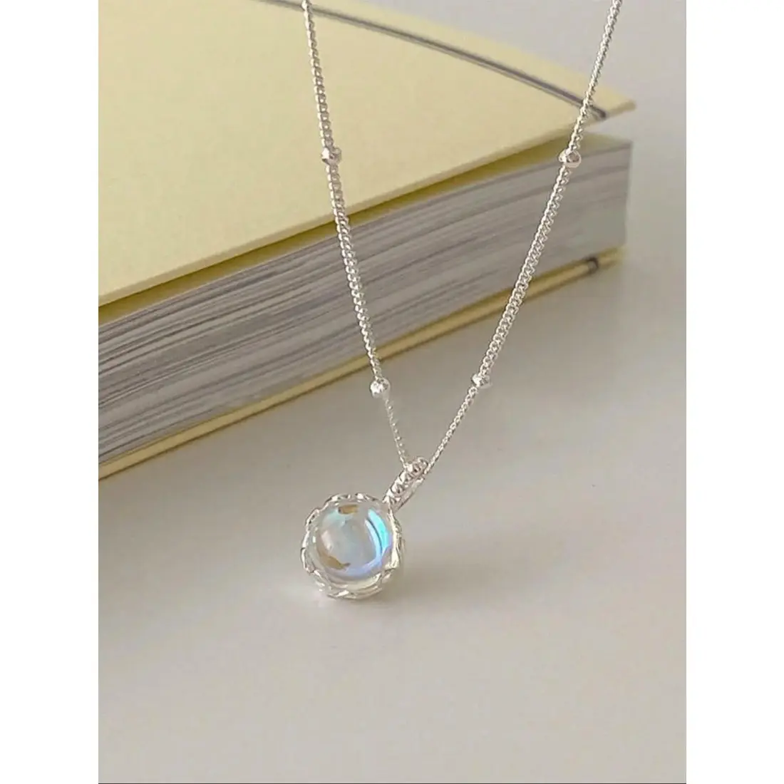 1 piece of petal moonstone necklace for women's   jewelry, perfect for giving as a Valentine's Day or birthday gift to your girlfriend, Zircon Pendant Necklace