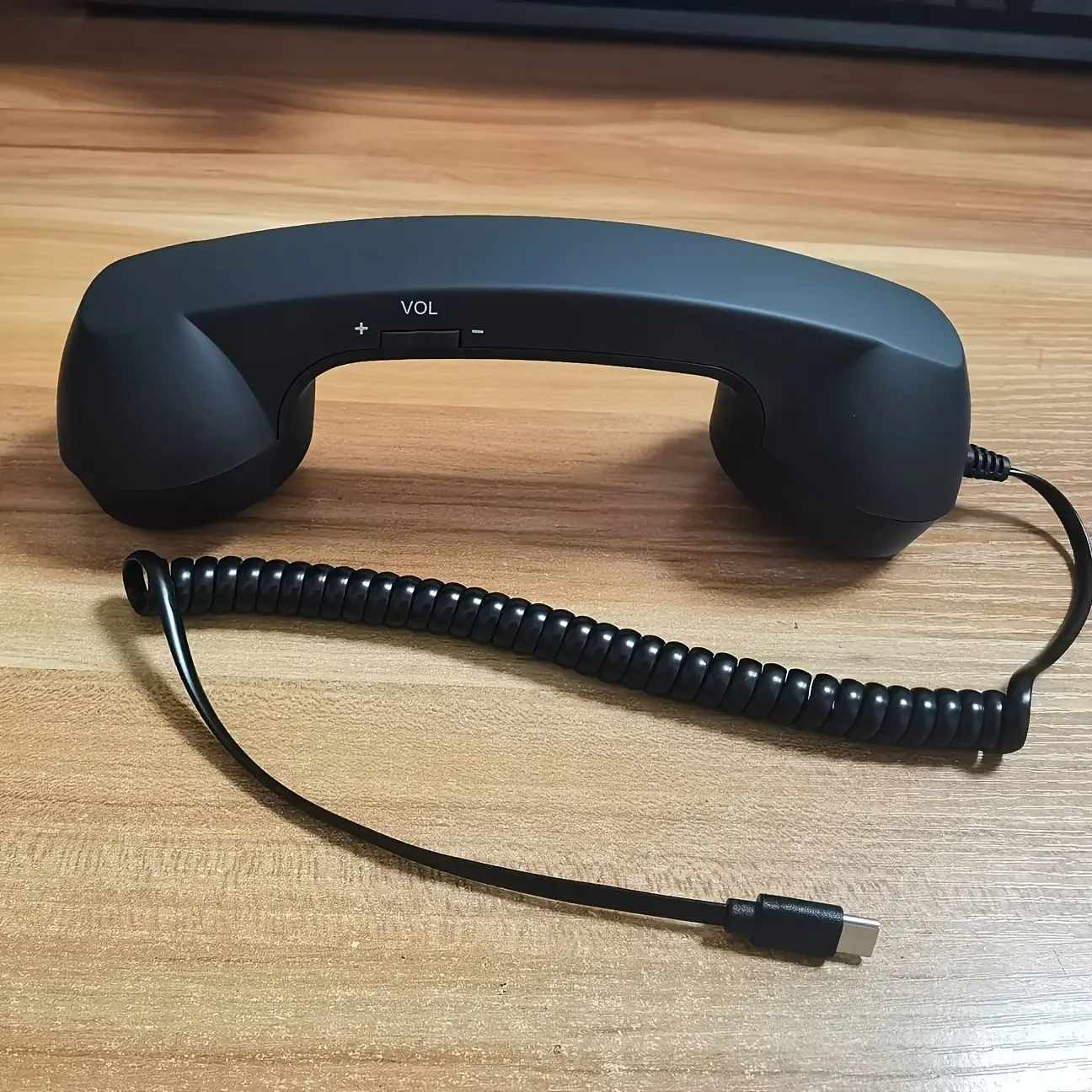 USB-C Retro Telephone Receiver, Direct Insert No Converter, Ergonomic Hand Grip, Vivid Colors, Fashionable Phone Decor Gadget