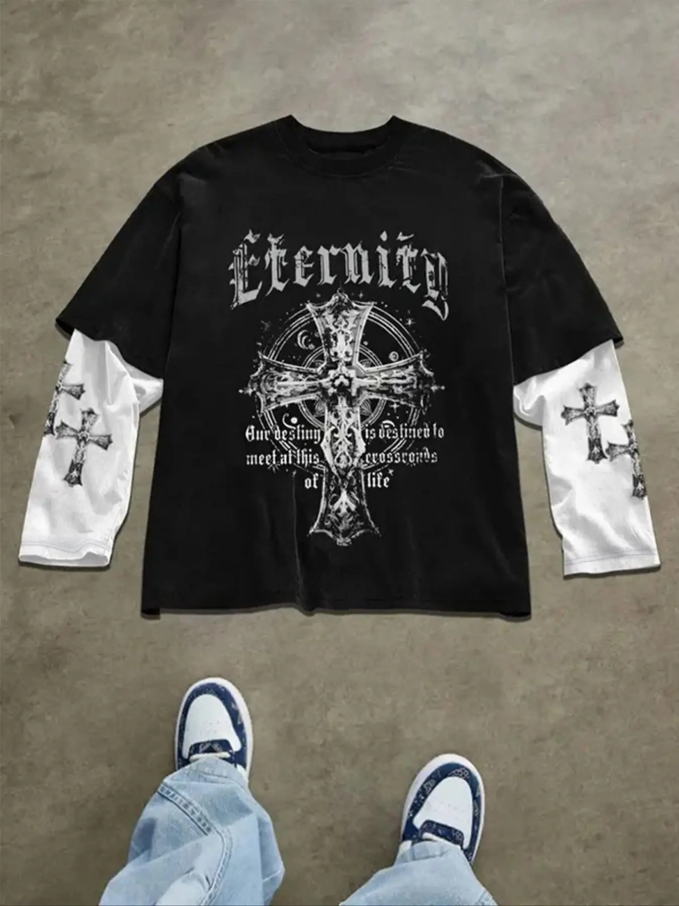 Street style long-sleeved T-shirt with a timeless cross print, fashionable dark style casual wear, unisex, Y2K gothic style spring and autumn top.