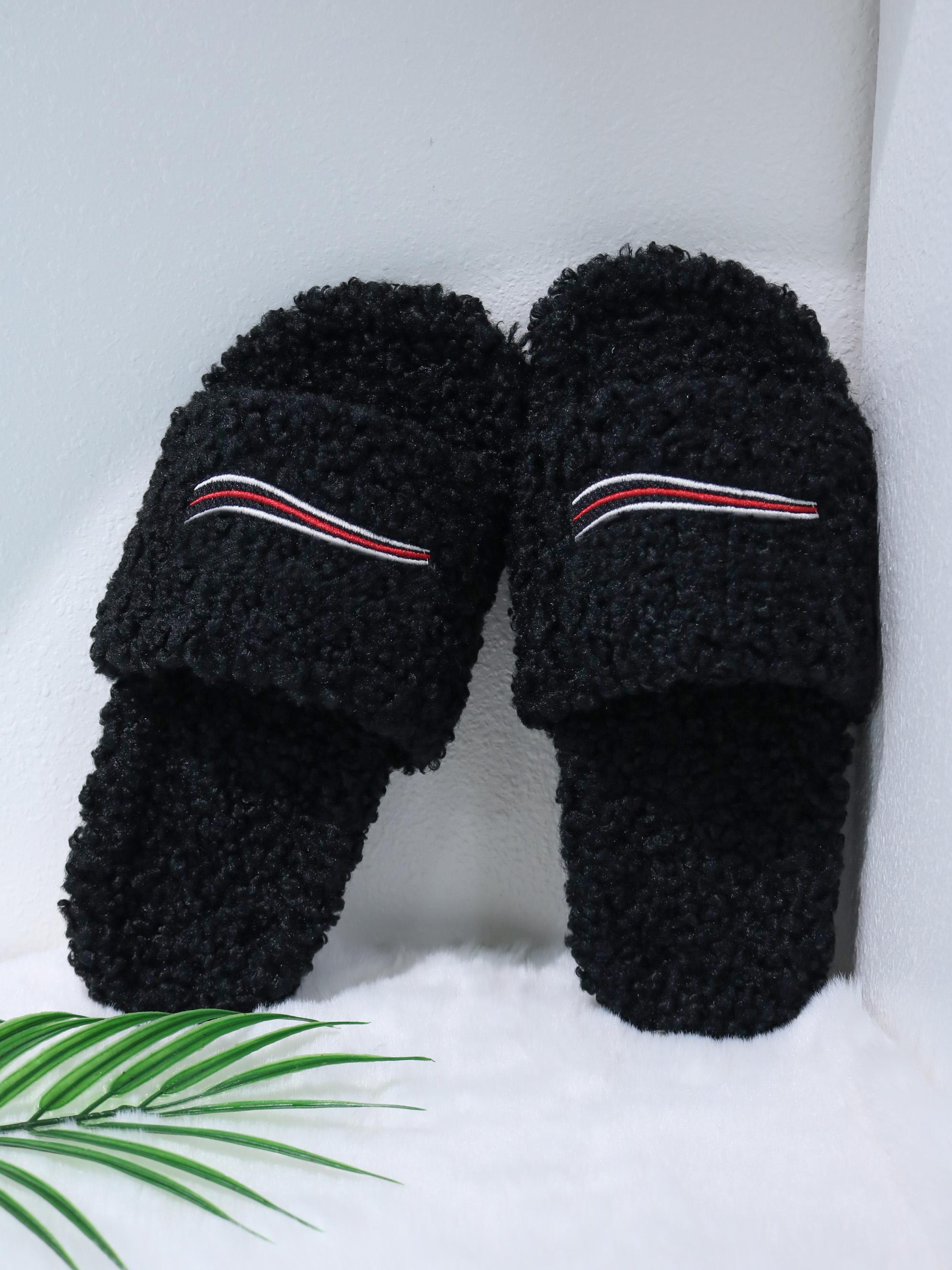 2026 Spring New Collection: Fur Slippers for Women, Outdoor Wear, Letter Embroidery, Thick Sole, Lamb Wool, Autumn/Winter, Flat Design, Slip-On Shoes.