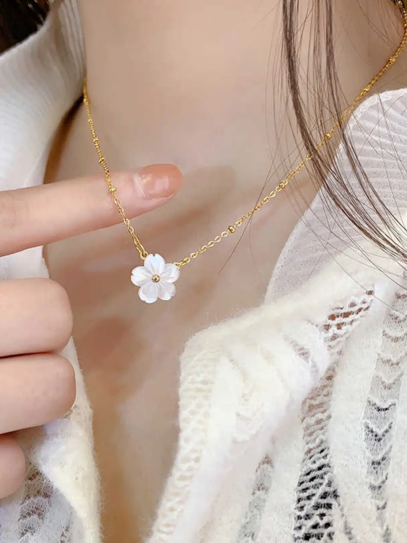 Elegant Shell Flower Necklace, Stainless Steel Floral Pendant Chain, Perfect Gift for Her Birthday, Anniversary, Valentine's Day