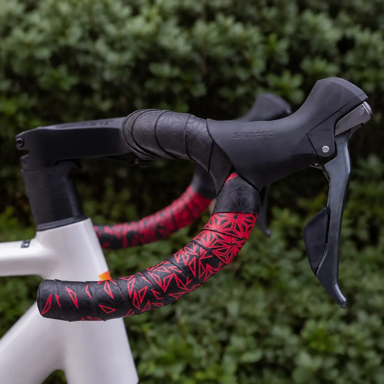 Premium PU Foam Handlebar Tape for Road Bikes – Breathable, Non-Slip, Wear-Resistant, Comfortable Grip with Enhanced Cushioning and Easy Installation for Drop Handlebars