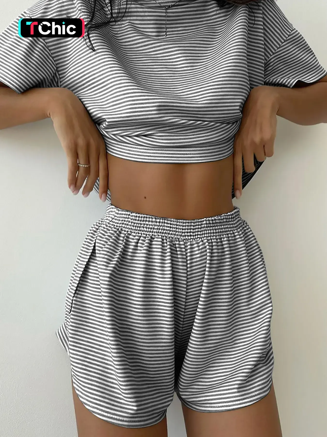 2-Piece Summer Pyjama Set, Striped Knitwear, Casual Loose-Fitting, Short Sleeve, Split Design, Breathable, Ideal for All Seasons
