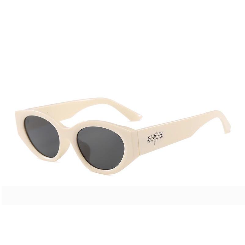 2026 New Cat Eye White Sunglasses Women's Trendy Square Round Face Covering Cheekbones Showing Face Small Summer Sunglasses