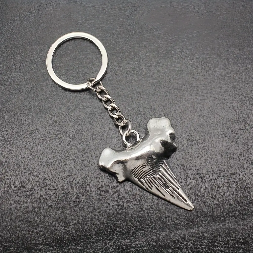 Charming Silvery Shark Teeth Pendant Fish Keychain Backpack Key Ring Charm Fashion Men And Women Keychain Gift for Friends Teachers Family Perfect Holiday Gift Christmas Gift