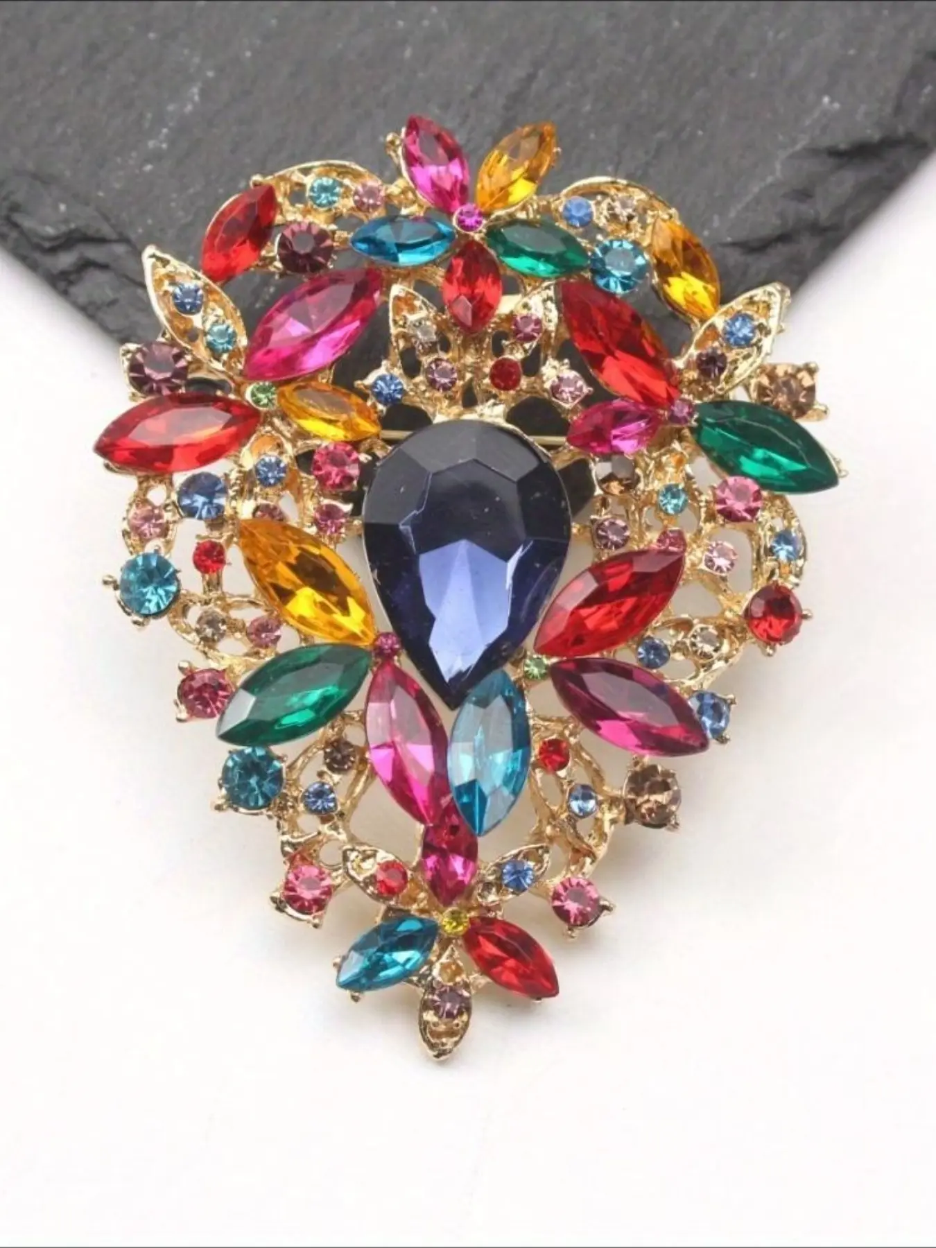Elegant Multicolor Rhinestone Heart Brooch – Gold-Tone Metal Pin, Fashion Brooch for Women, Ideal for Party Daily Wear