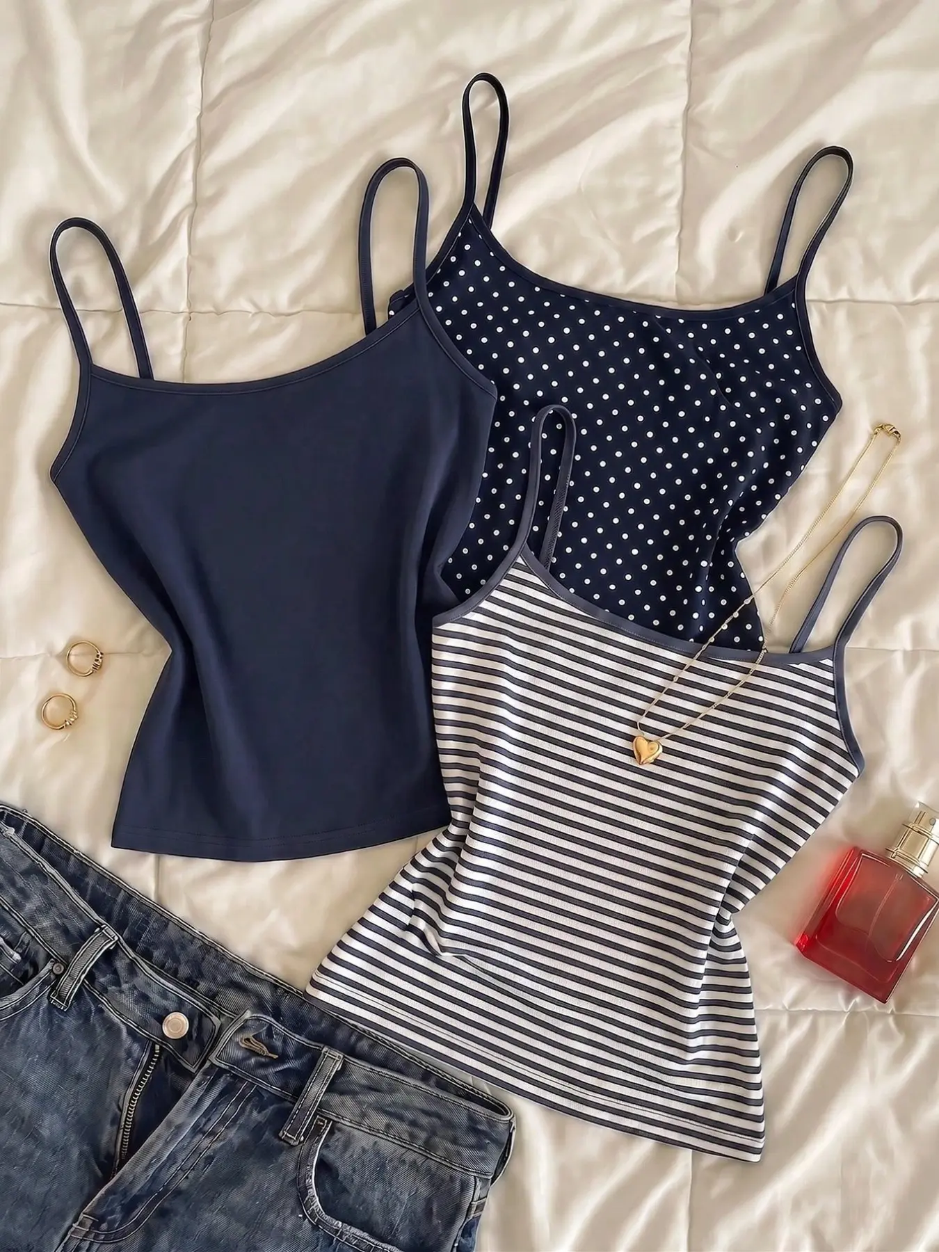 3-Pack Women's Thin-Strap Spaghetti Strap Summer Sleeveless Casual Camisoles, Perfect for Daily Wear at Home or Outdoors, All-Day Comfort Vests