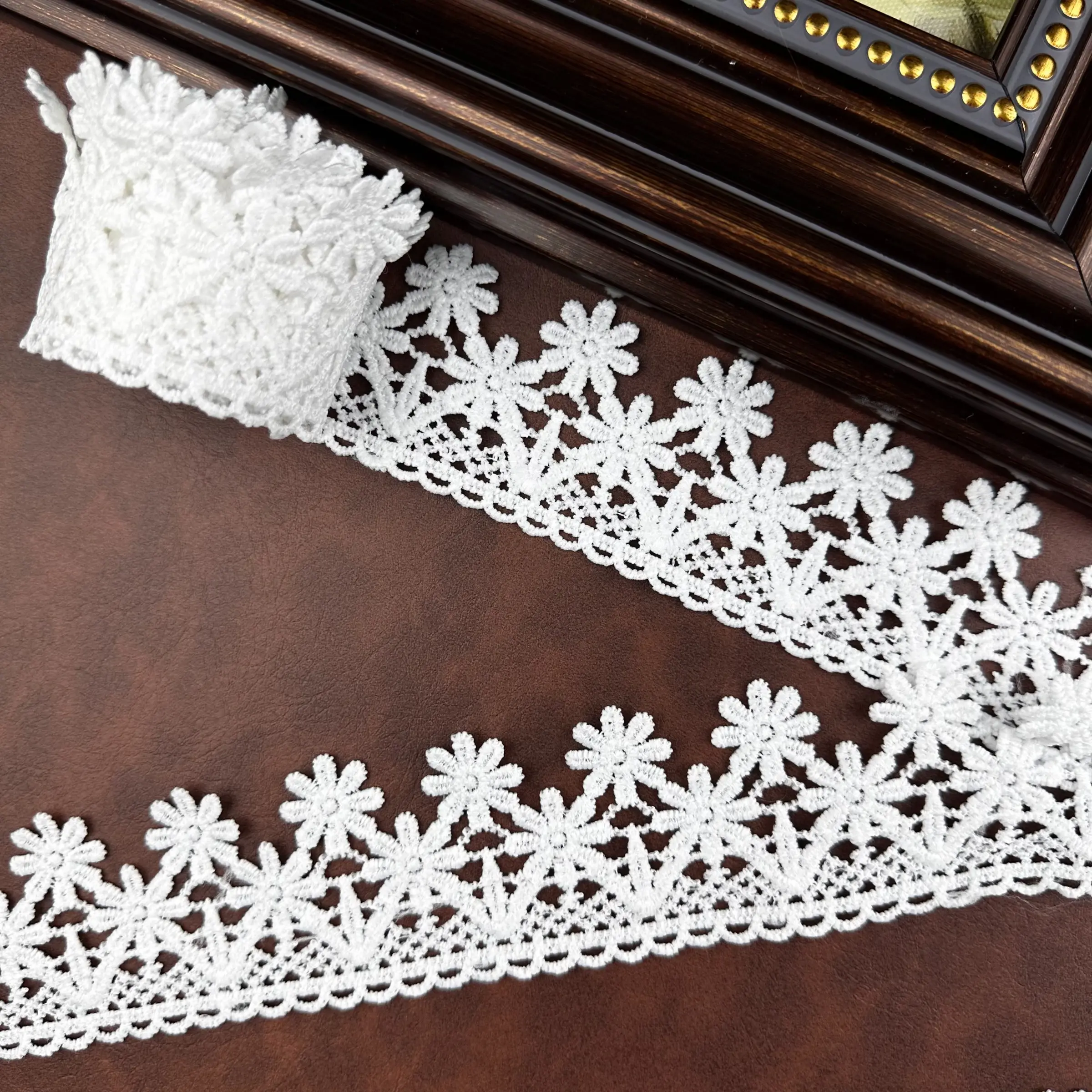 Charming Daisy Pattern Floral Embroidery Lace Trim, Cute Floral Lace, Lace Embroidered, 2.17 Inches Wide, Ideal for Wedding Decor, DIY Projects, Clothing, Scrapbooking, Gift Wrapping