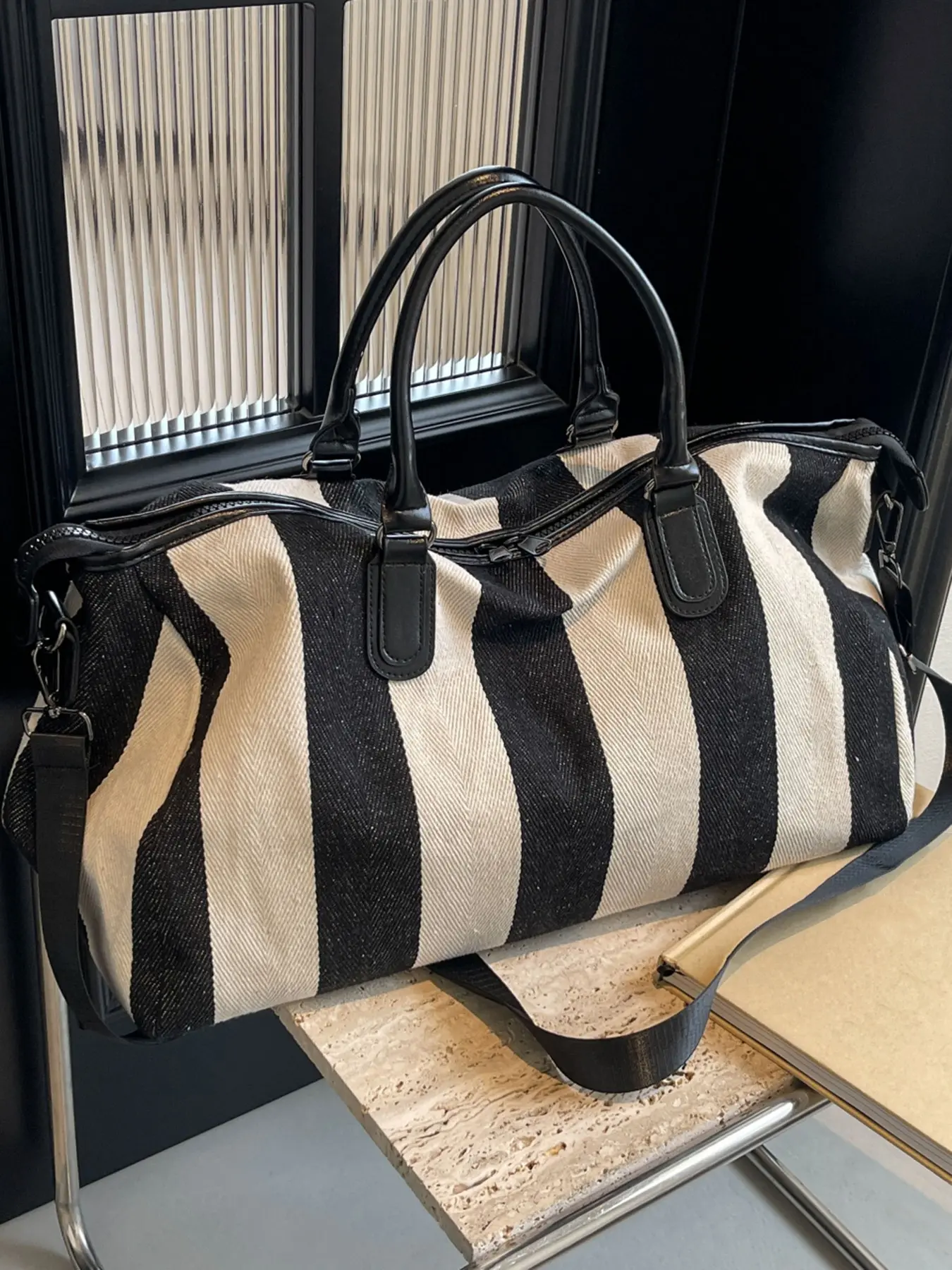 Retro Classic Style Striped Travel Bag, Large Capacity Casual Versatile Shoulder Handbag, Suitable for Commuting, Camping & Outdoor Activities, Weekender Bag