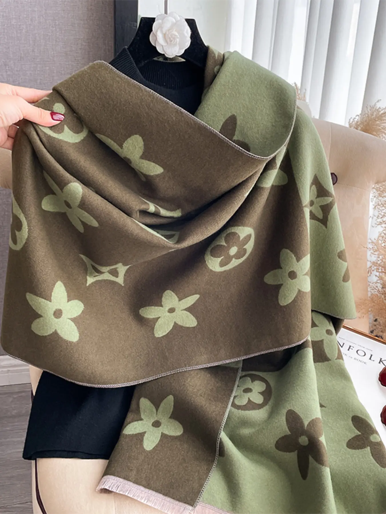 Women's Cozy Shawl Scarf for Fall & Winter, Elegant Random Print Wrap, Perfect for Daily Wear, Air-Conditioned Room Use