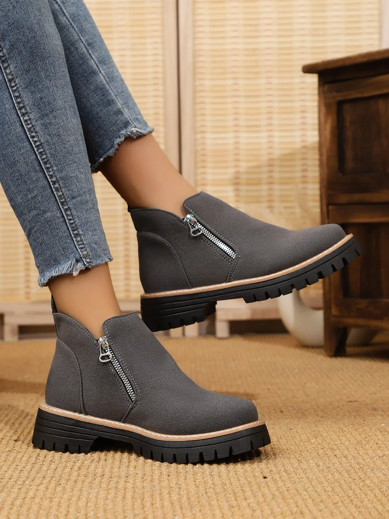 Vintage Frosted Thick Sole Short Cuff Motorcycle Boots, Side Zipper Versatile Commuter Ankle Boots, Stylish and Practical Footwear