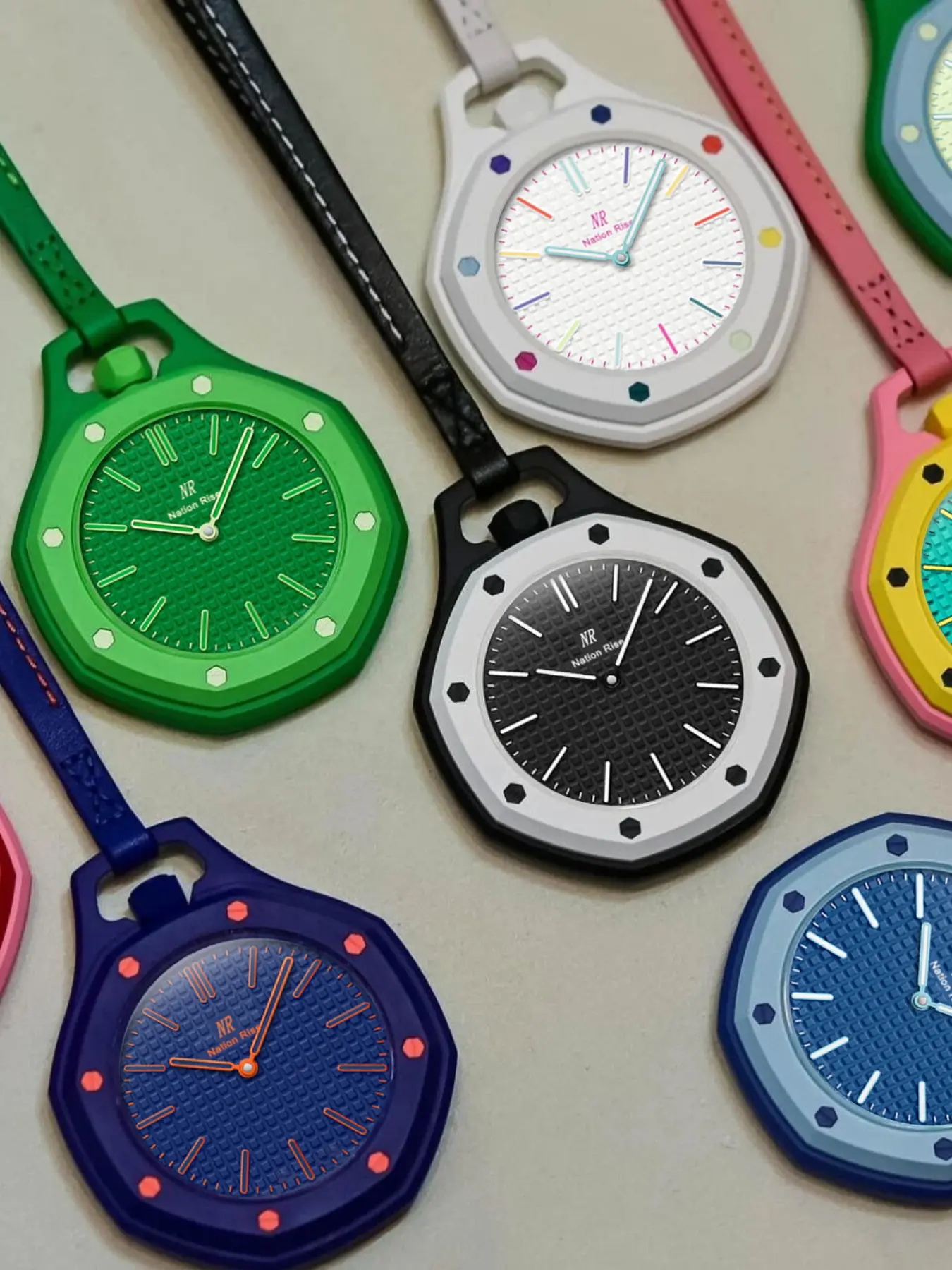 Unisex Casual Lightweight Cartoon Round Dial Quartz Analog Watch, Casual Fashion Wristwatch, Fashionable Lanyard Design, Waterproof 30m, Casual All-Seasons Wear