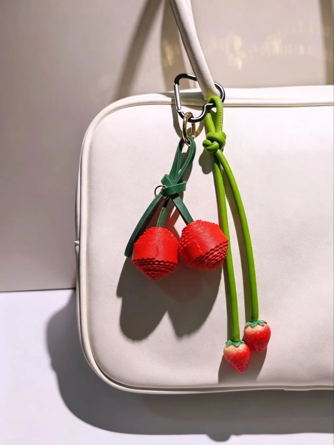 Vintage Fresh Fruit Bag Charm, Japanese Style 3D Strawberry + Leather Cherry Keychain, Backpack Key Ring Decoration, Cute Accessory for Girls, Backpack Charms