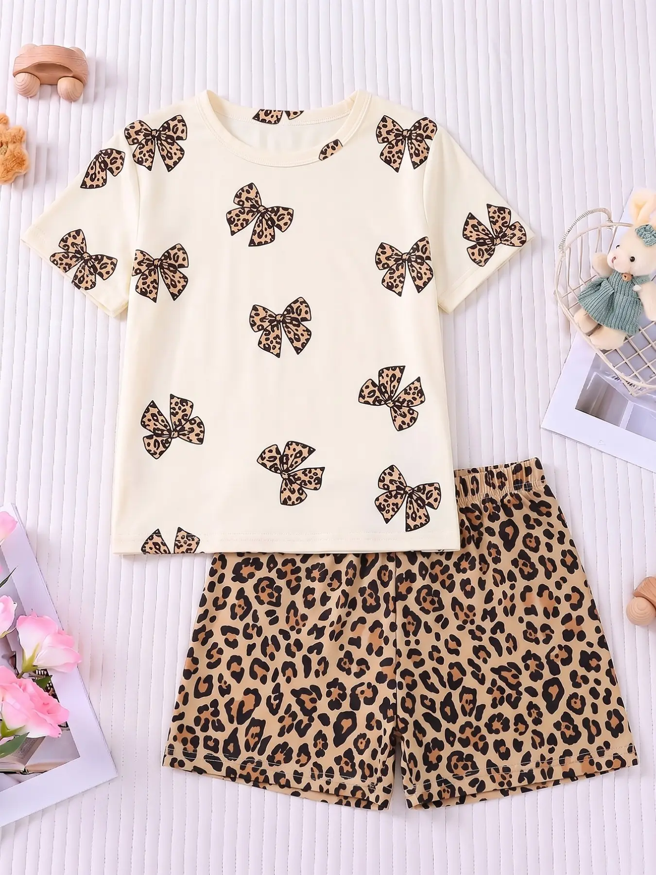 Sweet and Playful 2-Piece Kids Pajama Set, Cute Leopard Print Bow Design, Girls' Casual Home Wear, Outdoor Friendly, Leopard Print Pajamas, Pj Set