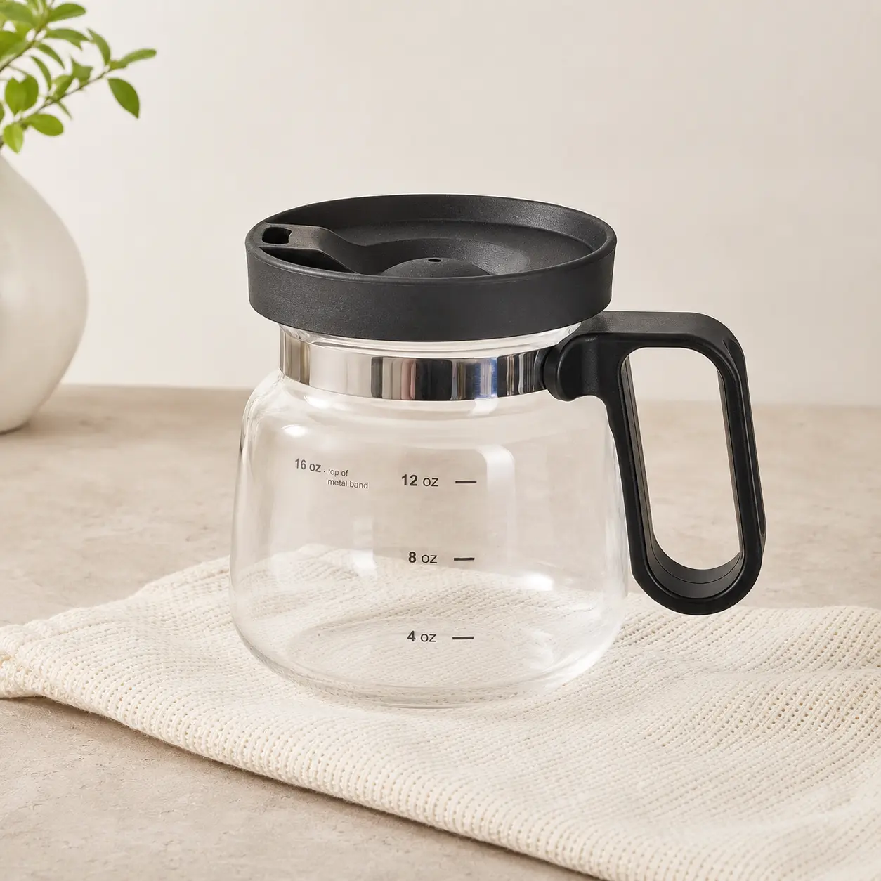 16 Oz Glass Coffee Pot Mug with Sip Lid, Clear Carafe Style Coffee Mug with Comfortable Handle for Hot Tea, Hot Chocolate & Iced Coffee,Portable