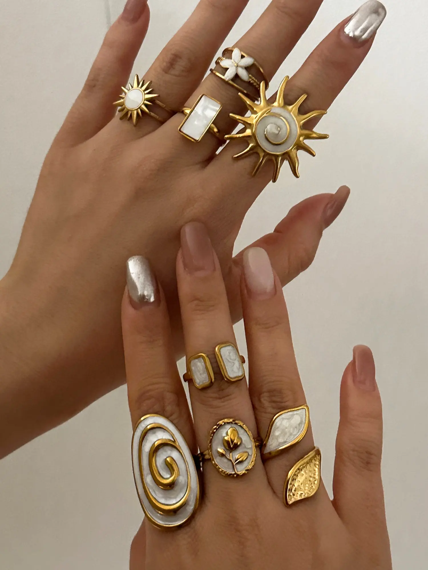 8Pcs Vintage Golden Stainless Steel Ring Set White Enamel Spiral Sun Flower Stackable Rings Waterproof Anti Tarnish Boho Women Statement Finger Jewelry Dainty Stacking Rings