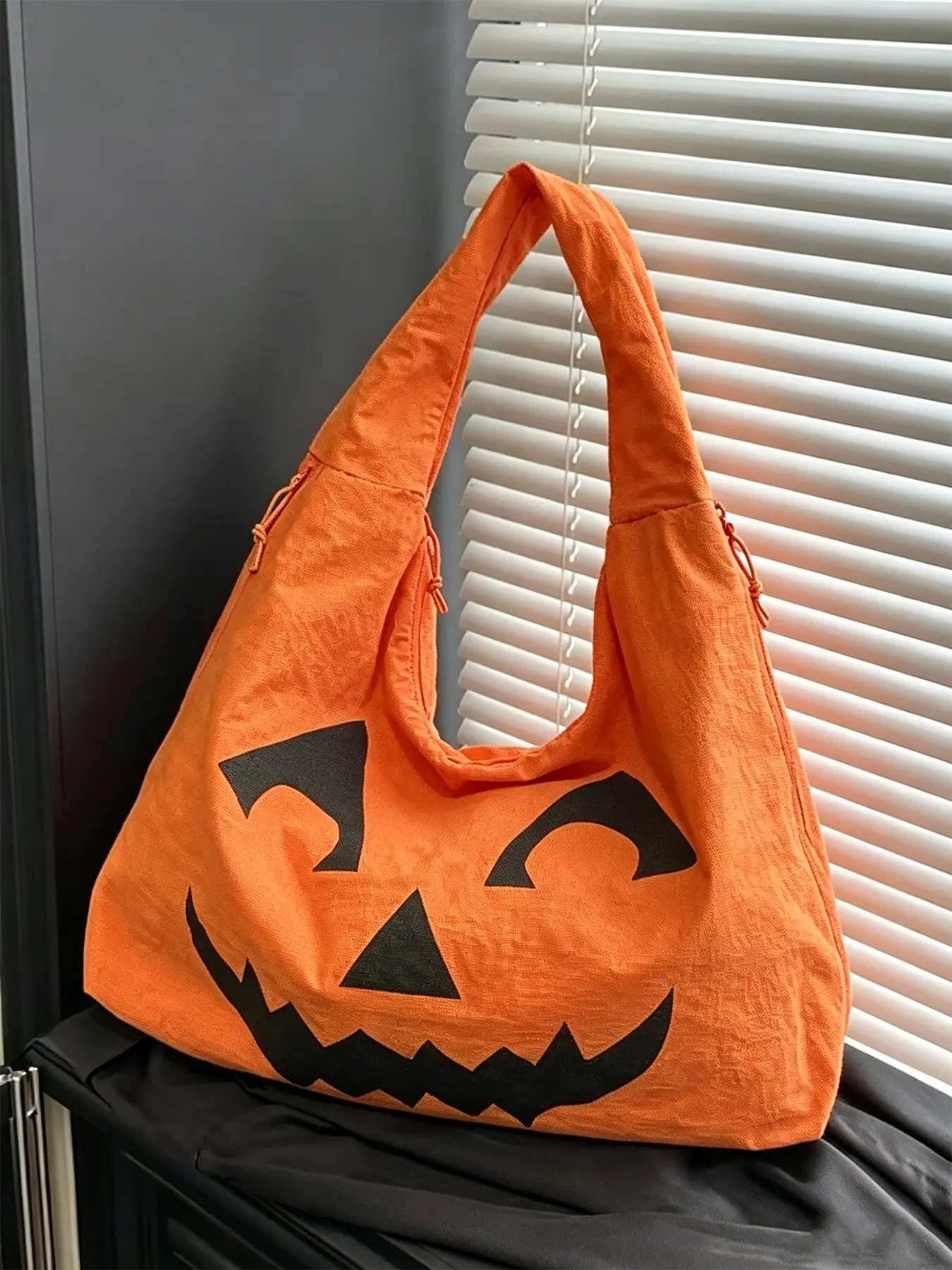 A niche and fun style foldable tote bag with a relaxed feel, featuring a versatile pumpkin print on one shoulder and a side zipper pocket design, suitable for outdoor travel, exhibition photography, and gatherings Holiday Style Bag