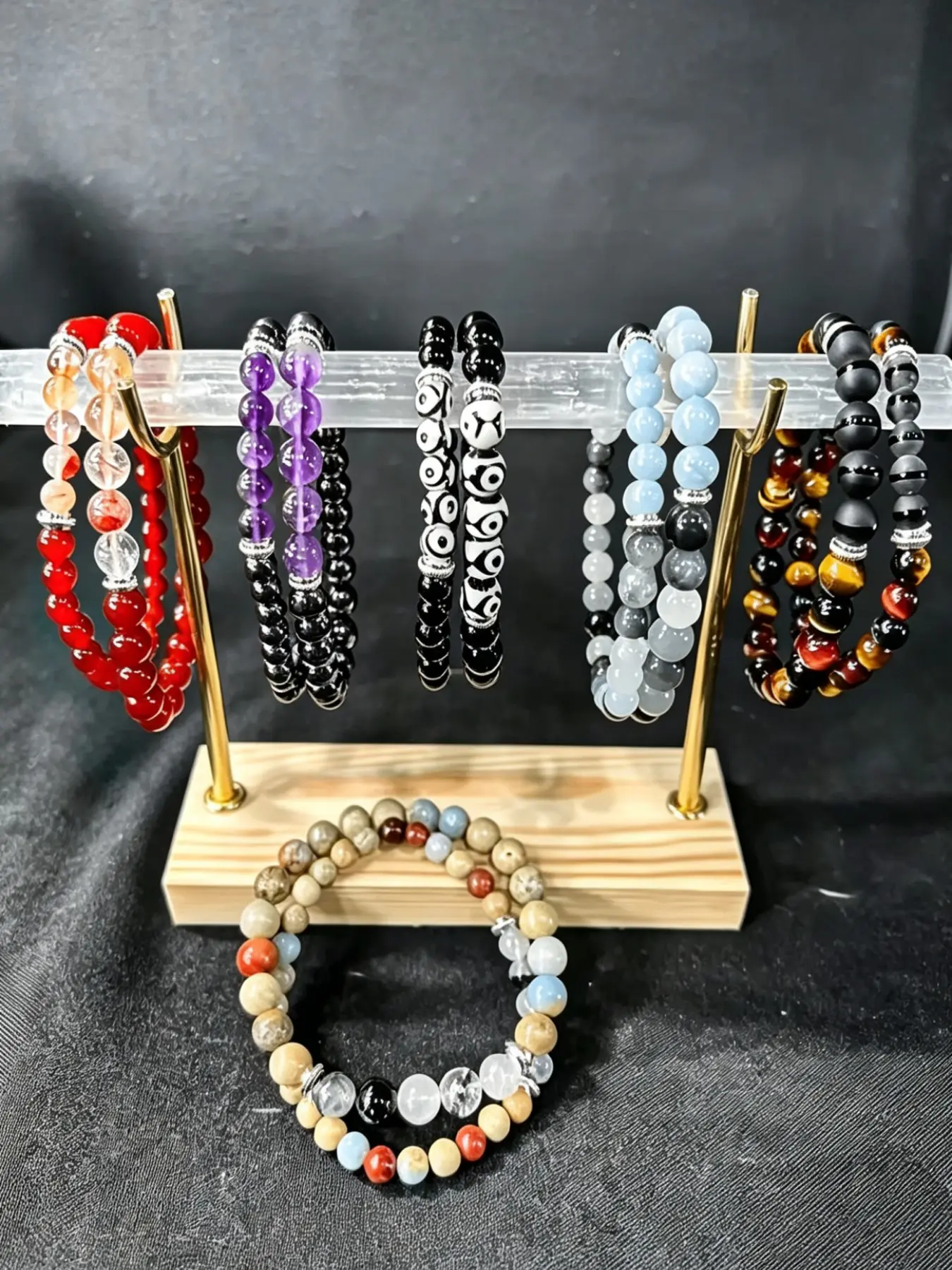 Natural Gypsum Display Stand, Selenite Jewelry Stand, Bracelet Display Organiser with Silver Color Base, Home Decor Ornament, Elegant Design