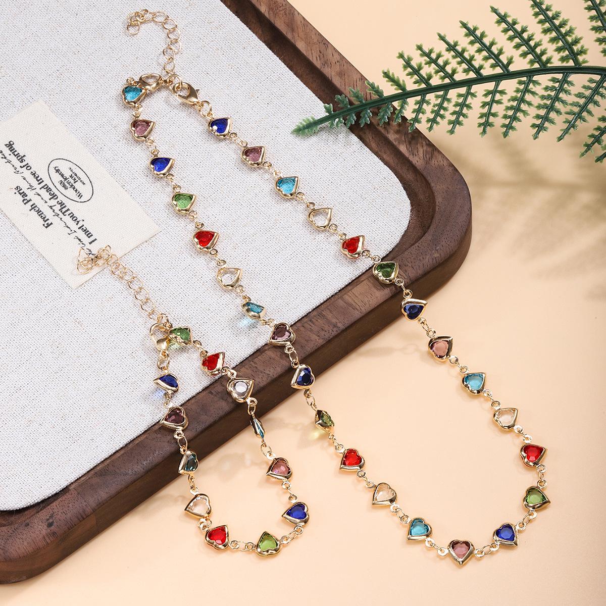 Women’s Retro Heart Pendant Necklace, Colorful Peach Heart Collarbone Chain, Minimalist Light Luxury Dopamine Jewelry for Daily Wear, Date Night, Party Looks & Gift Giving