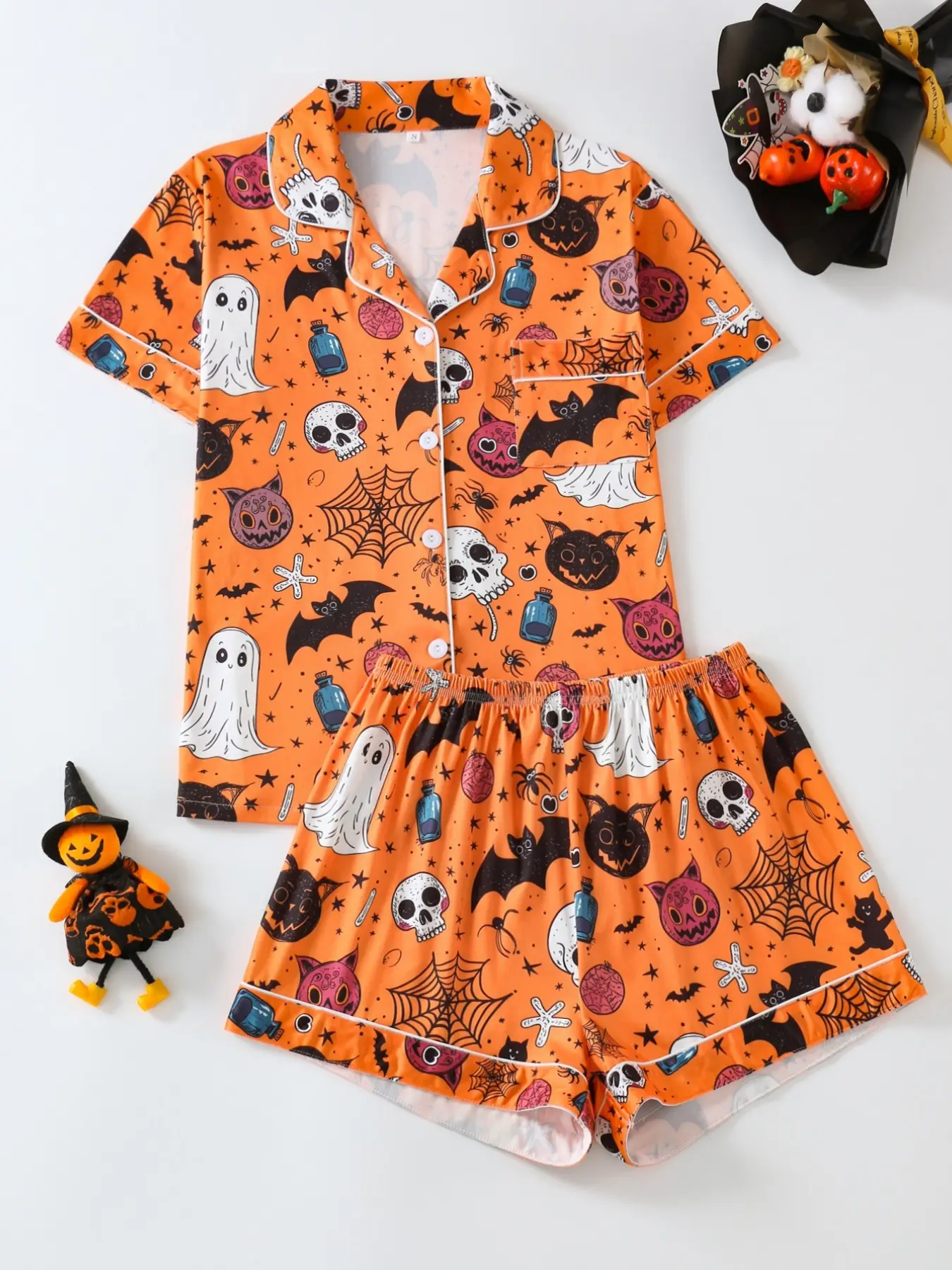 Women's Halloween Pajama Set, Cute Ghost Bat Skull Spider Web Print, Fitted Short Sleeve and Loose Shorts, Party Style Sleepwear