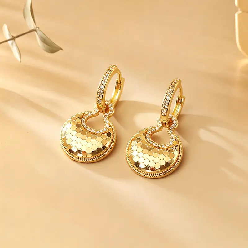 18K Gold Post Glittery Diamond Stud Earrings Women's Earrings Drop Earrings Light Weight Earrings Fashion Accessories Jewelry