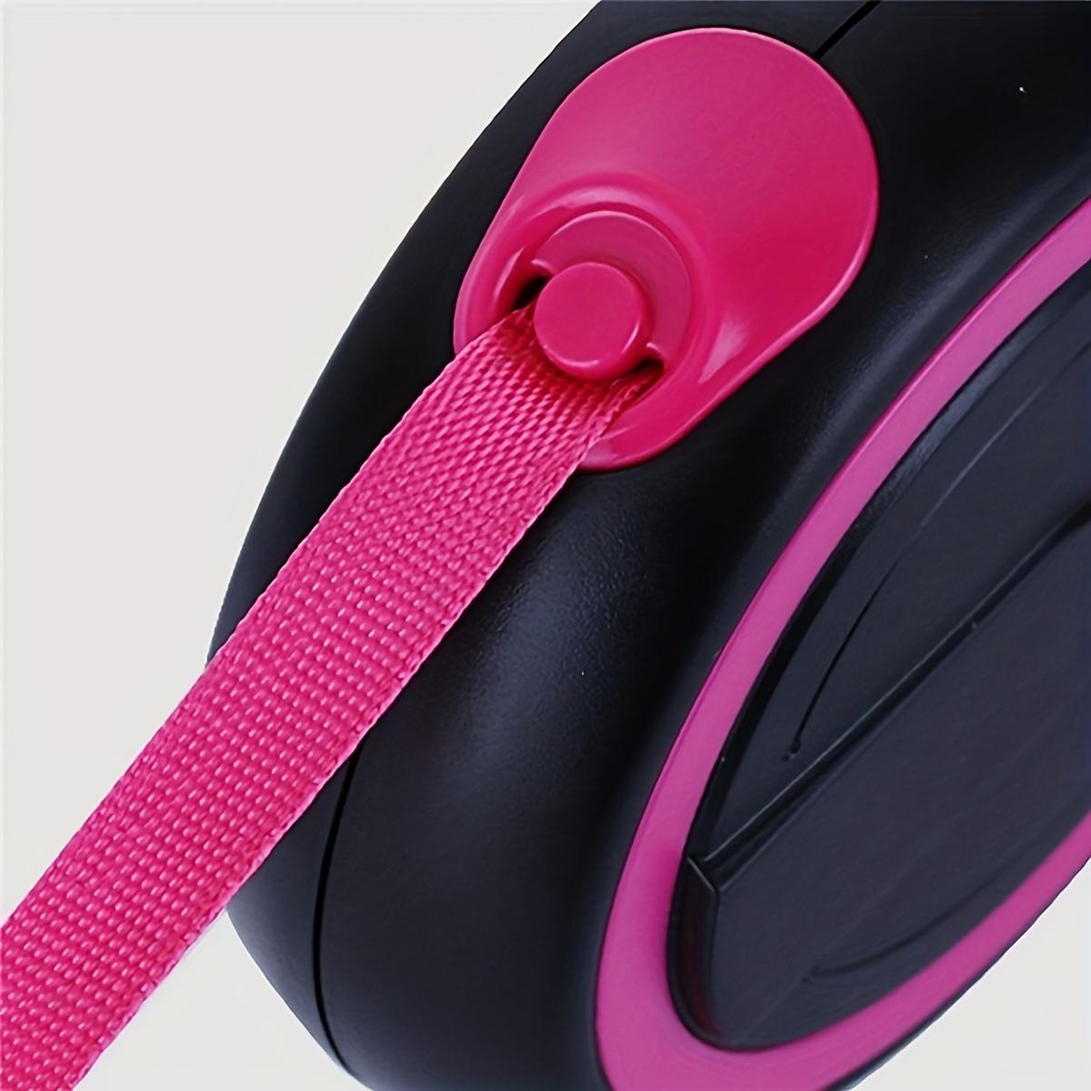 Retractable leash, suitable for medium-sized dogs, durable and comfortable, ideal for outdoor adventures.