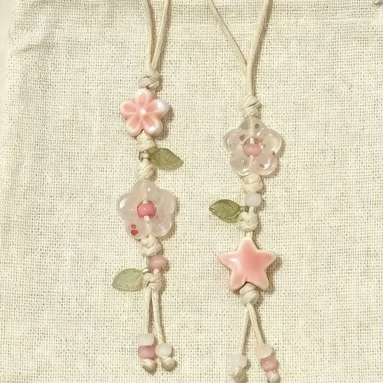 2pcs Ceramic Star Keychain, Floral Phone Chain, Handmade Bead Jewelry, Compatible with Bags, Cameras, Gifts for Mother, Family, Friends, Key Charms, Aesthetic Keychain