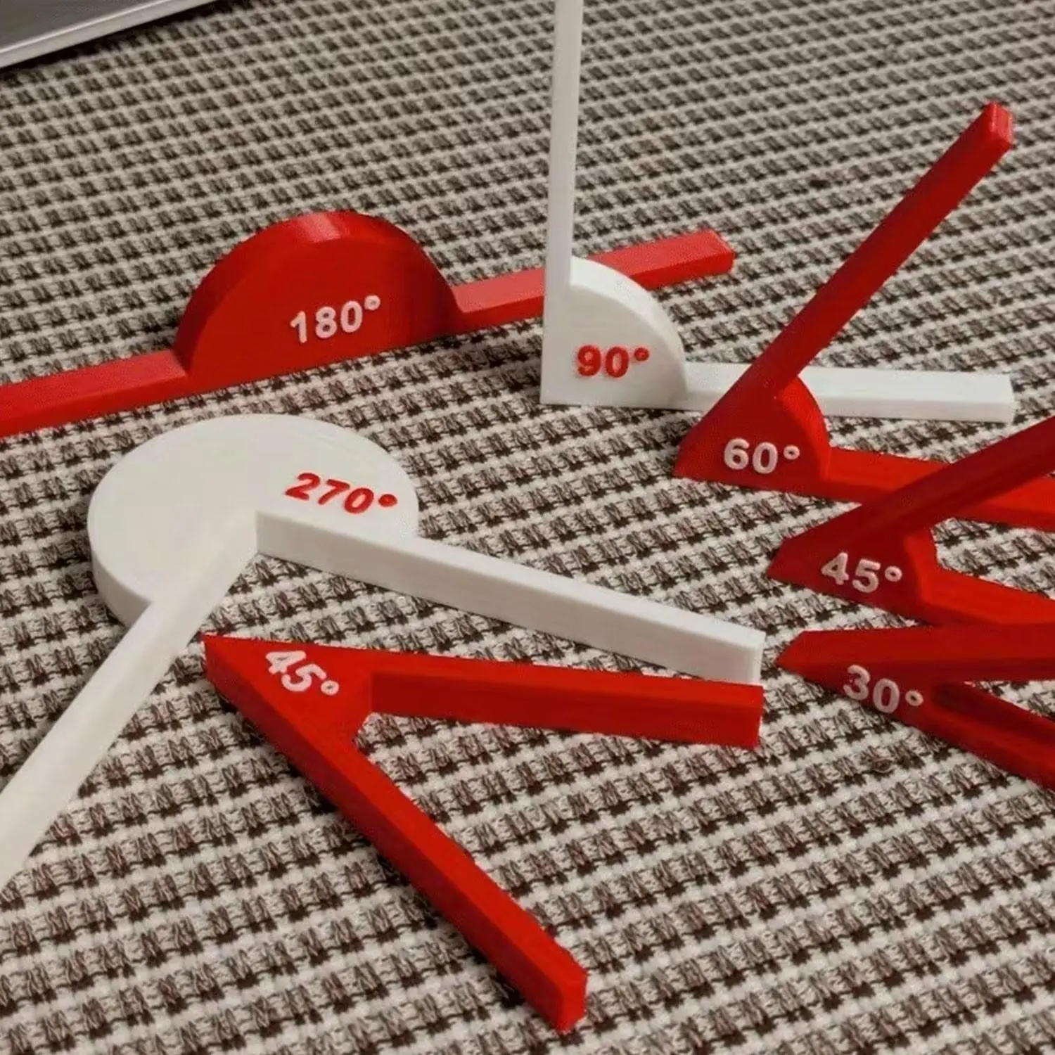 The latest set of teaching protractor, a mathematical tool, a geometric angle display tool, a mathematics teaching aid, a learning tool, an angle cognition tool, with textured surface. It is an ideal product for the back-to-school season, Halloween, and C