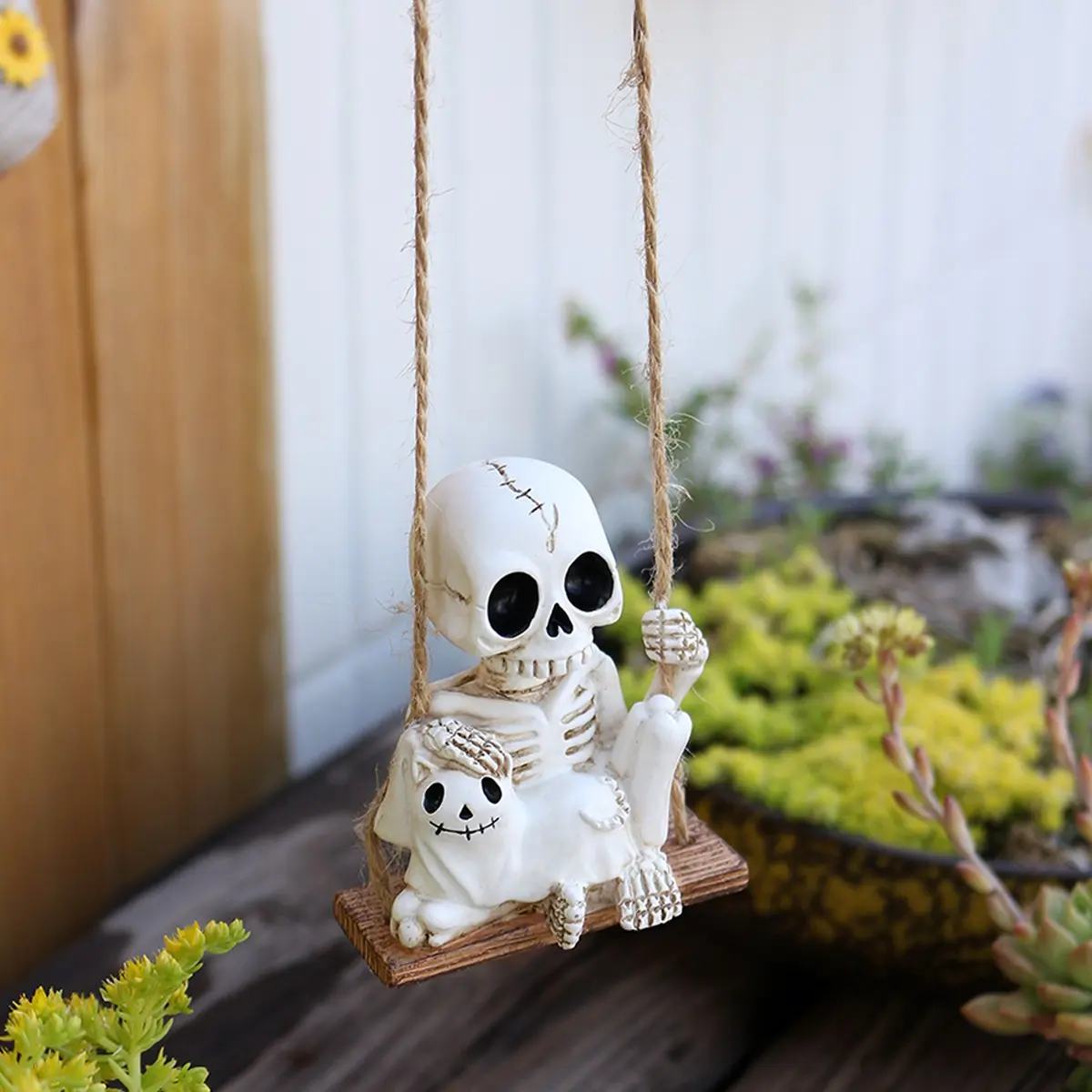 Unique Skull and Cat Swing Ornament, Decorative Hanging Ornaments, Resin Statue, Halloween Theme Festival Decoration, Party Decoration, Outdoor Hanging Decor for Garden Balcony Trees Fence