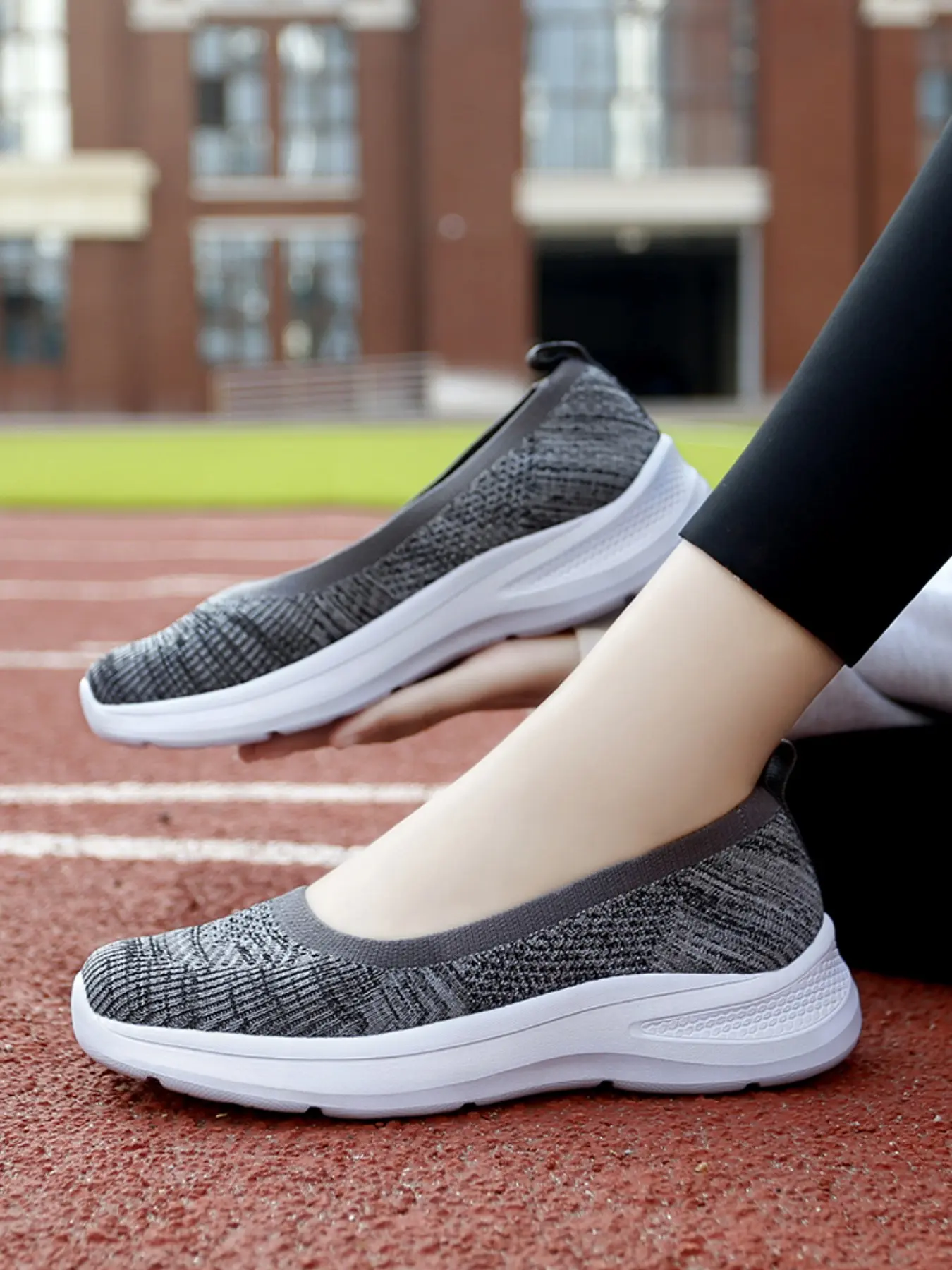 Women's Summer Mom Shoes, Breathable Mesh Slip‑on Shoes, Soft Sole Non‑Slip Lightweight Walking Sneakers for Elderly Middle‑Aged Women, Shallow Mouth Old‑People Cloth Shoes