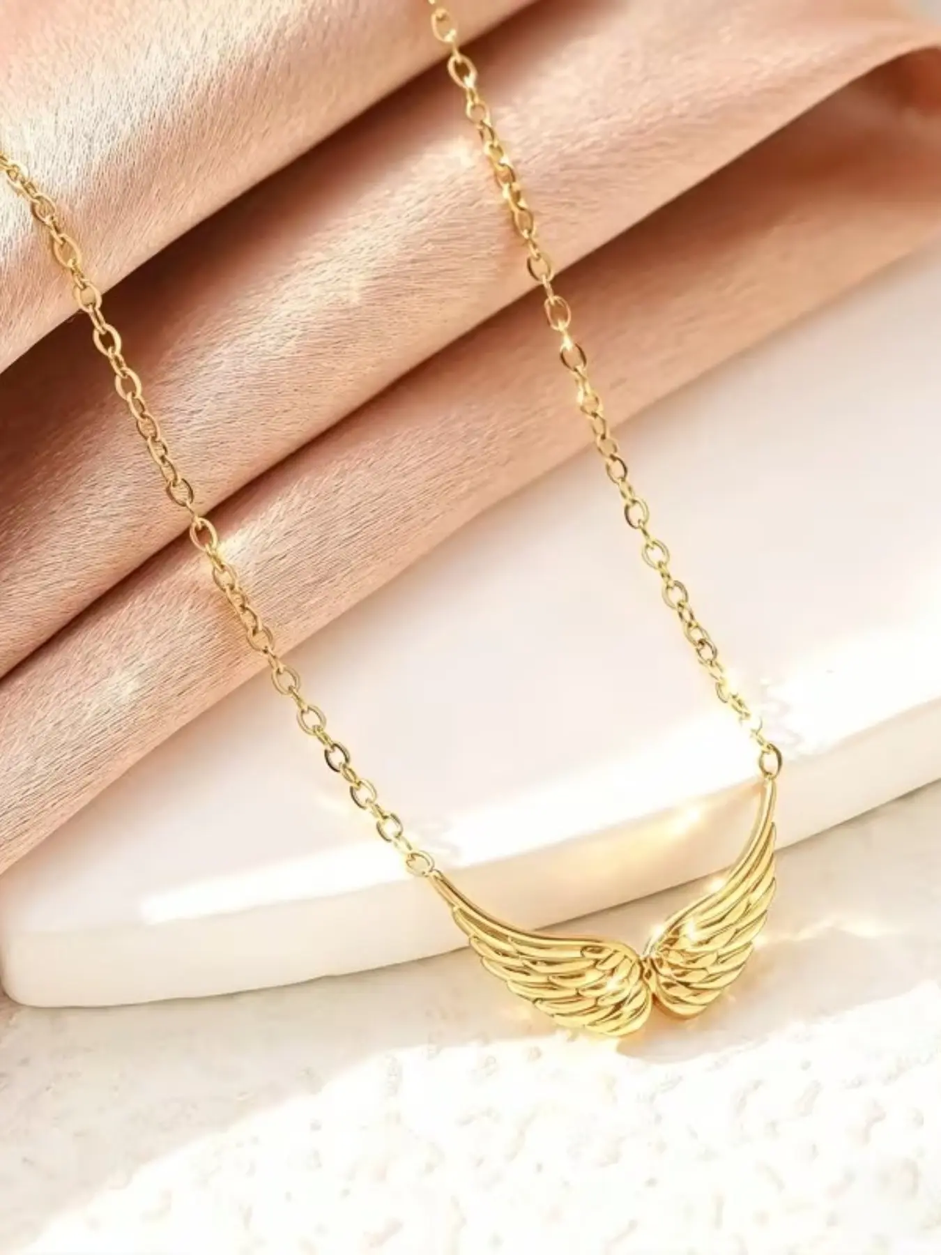 1 Pc Fashionable Golden Angel Wings Pendant Necklace, Stainless Steel, Low Allergy, Non-Fading, Perfect for Daily Wear, Parties, Gifts
