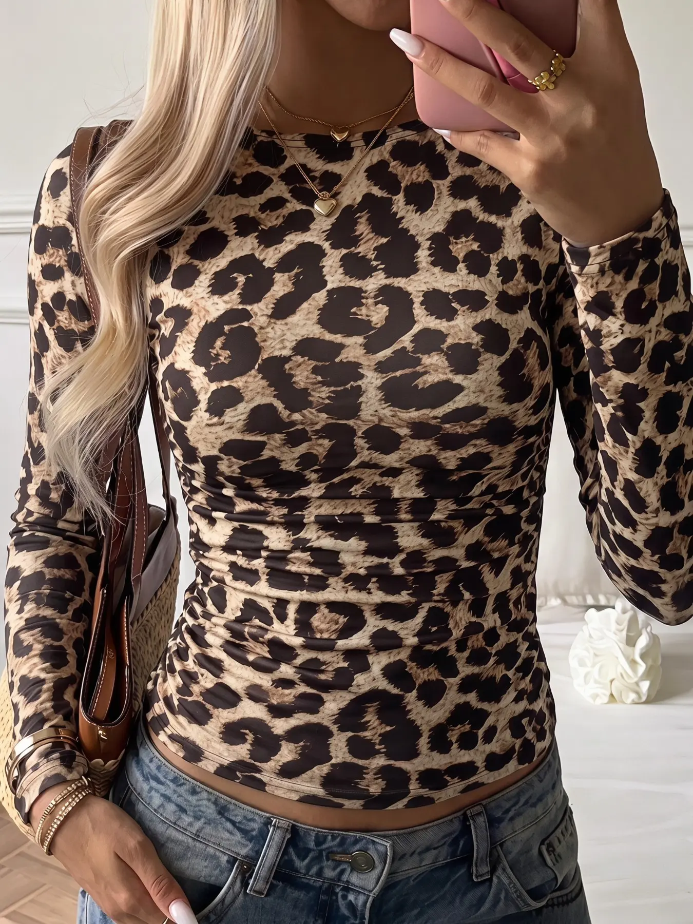 Y2K Coquette Retro 90s Vintage Leopard Print Crew Neck Long Sleeve Side Ruched Cropped Top for Women Form‑Fitting Stretchy Slim Fit Casual Tee Shirts for Autumn Outfits Women