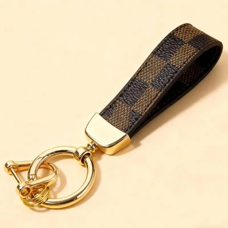 Unisex Leather Horseshoe Keychain, Vintage Lucky Charm Key Ring with Metal Buckle and Durable Strap, Stylish EDC Car Key Holder & Bag Charm Accessory for Daily Carry, Travel and Gift