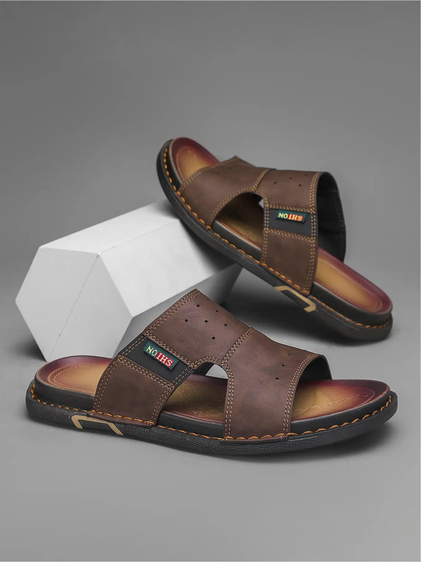 1 Pair Retro Men Plus Size Leather Slides Perforated Breathable Upper Shower/Daily - Leather, Dry Breathable AntiSlip