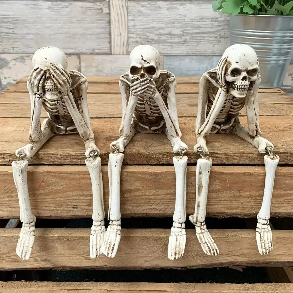 Skull Resin Decoration Figurine, Creative Gothic Skeleton Ornament, Halloween Spooky Home Decor Statue, Y2K Aesthetic Desk & Room Display Accent, Modern Gothic Skull Sculpture for Living Room, Bedroom, Office Styling, Unique Gift Idea for Friends & Season