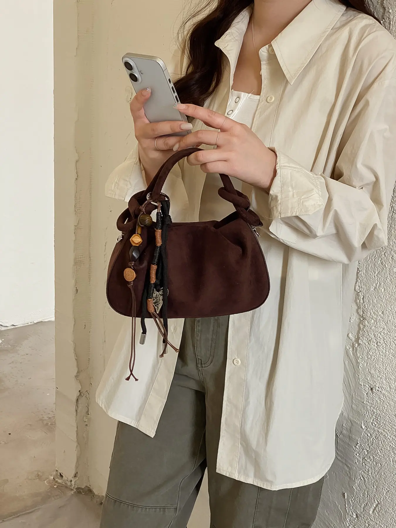 Vintage Faux Suede Mini Handbag for Women, Retro Drawstring Bucket Purse with Wooden Bead Pendant, Casual Crossbody Bag for All Seasons