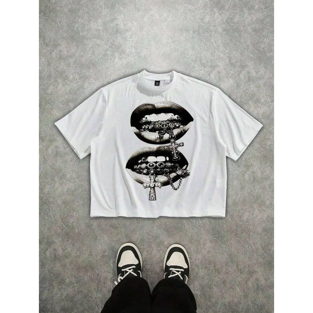 Menswear Loose Unisex Goth Casual Crop T-shirt - Soft Shortsleeve Crew Neck Tee with Edgy Double Lips Diamond Grill Cross Chain Full Front Print, Outdoor Vibe Streetwear Top for Punk Hip Hop Fans